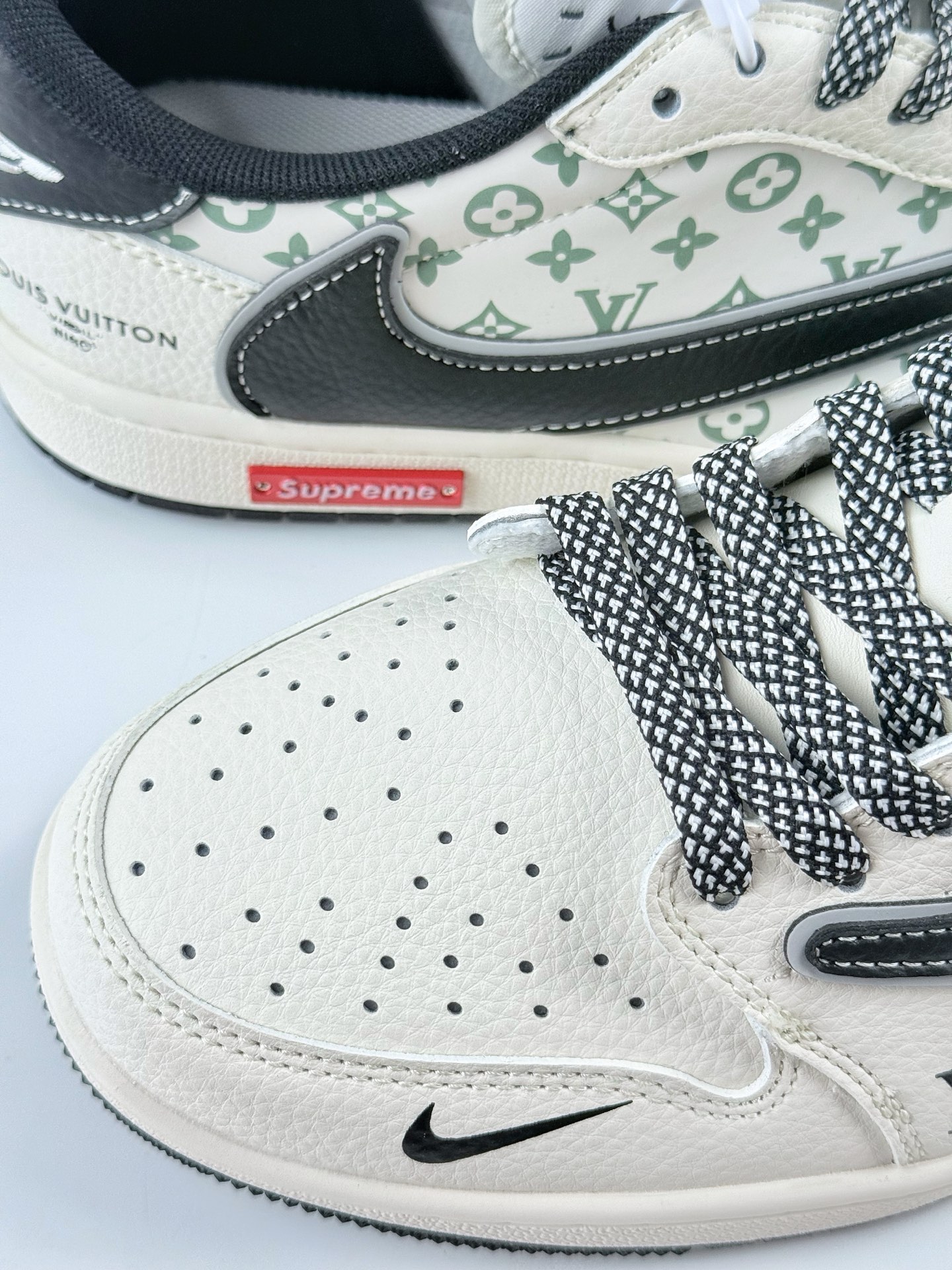 Travis Scott x Nike Air Jordan 1 Low x Louis Vuitton Air Jordan 1 Low 反转白黑小勾满天星倒钩  YX5066-335