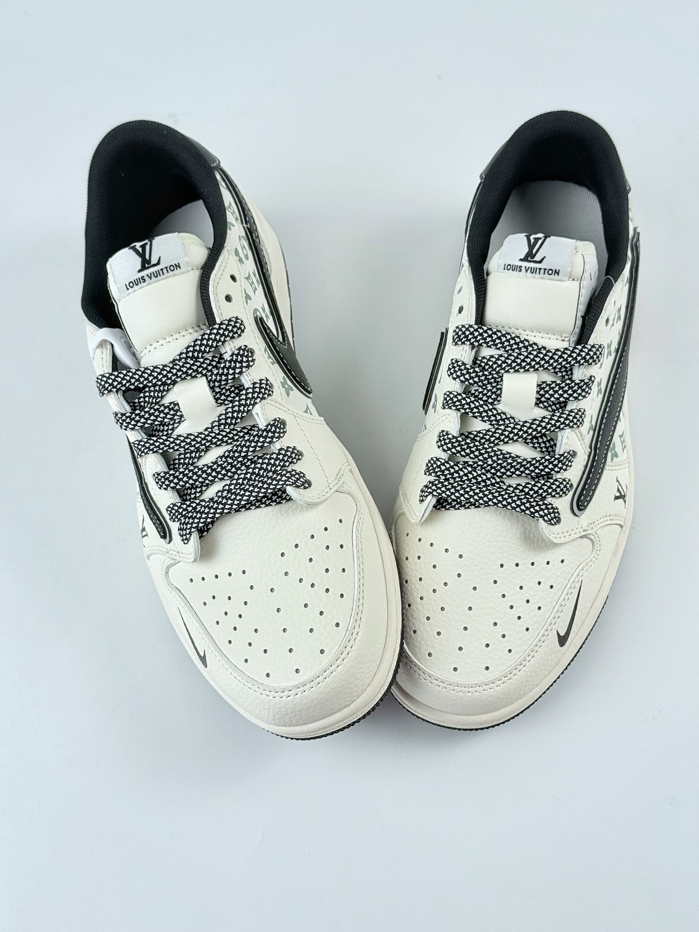 Travis Scott x Nike Air Jordan 1 Low x Louis Vuitton Air Jordan 1 Low 反转白黑小勾满天星倒钩  YX5066-335