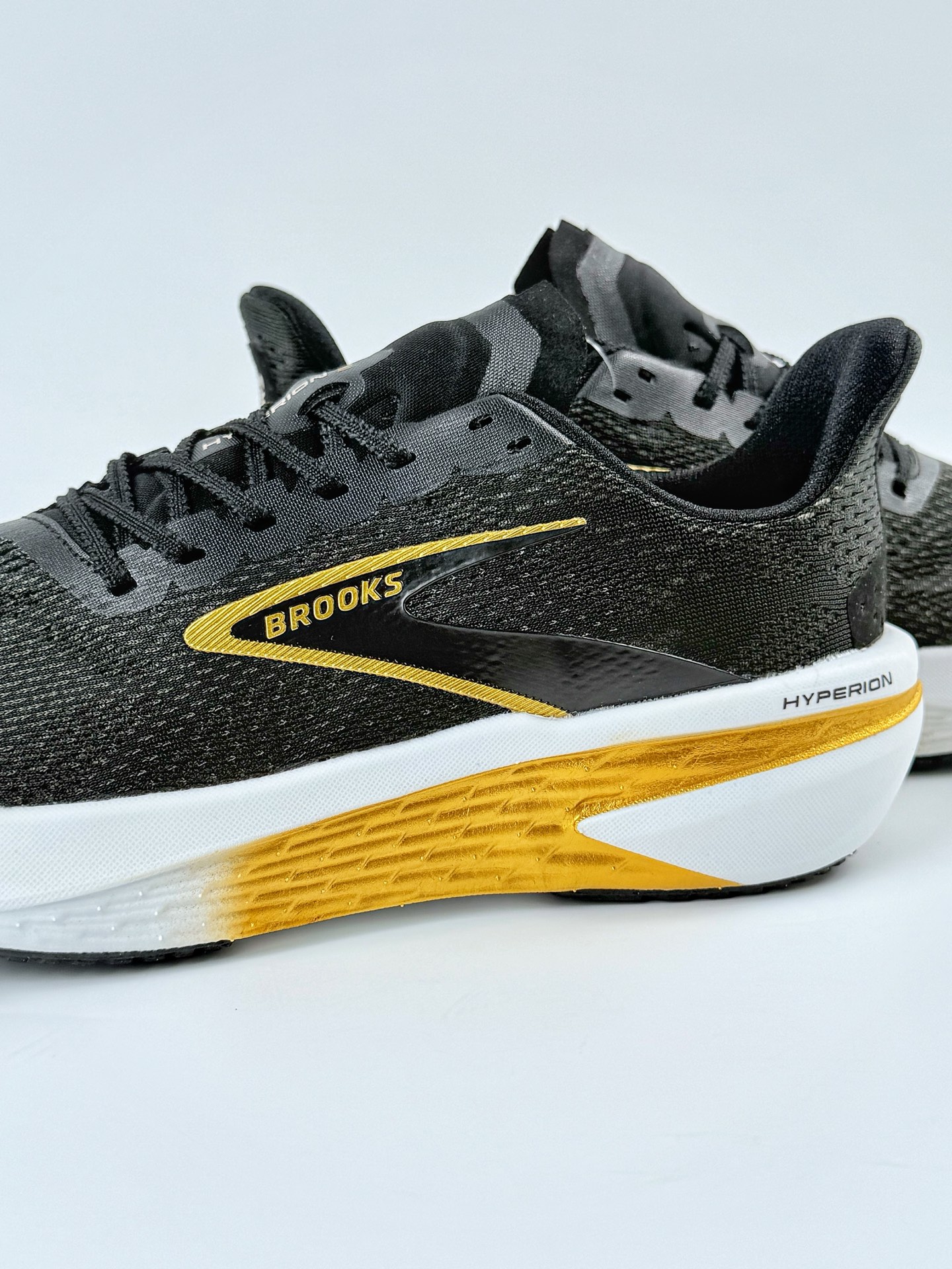 Brooks Hyperion Max 2 布鲁克斯 烈风2系列低帮透气缓震支撑休闲运动慢跑鞋  110432 1D 098
