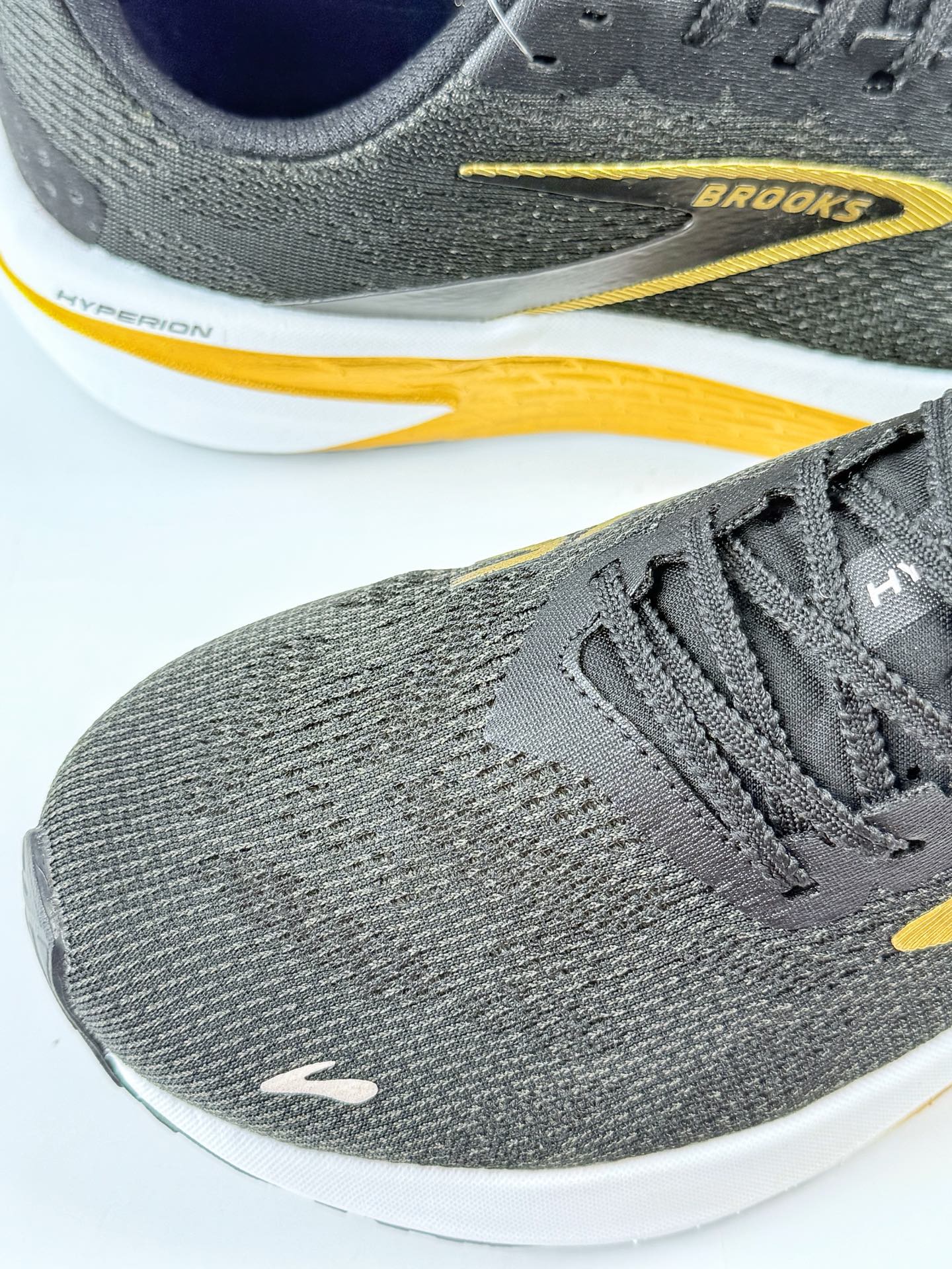 Brooks Hyperion Max 2 布鲁克斯 烈风2系列低帮透气缓震支撑休闲运动慢跑鞋  110432 1D 098