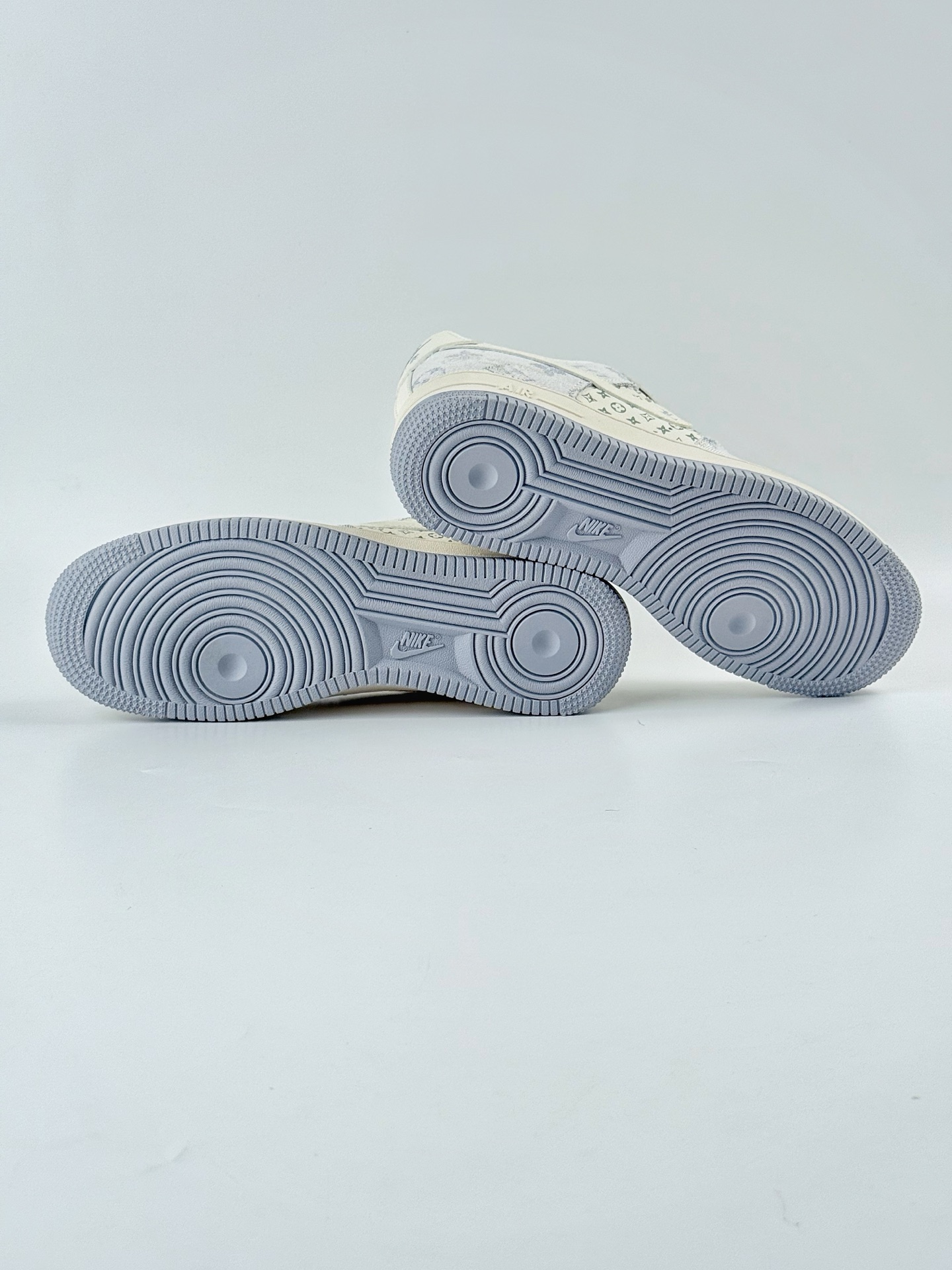 Nike Air Force 1 Low 07 x Louis Vuitton 白蓝满天星  YX5066-331