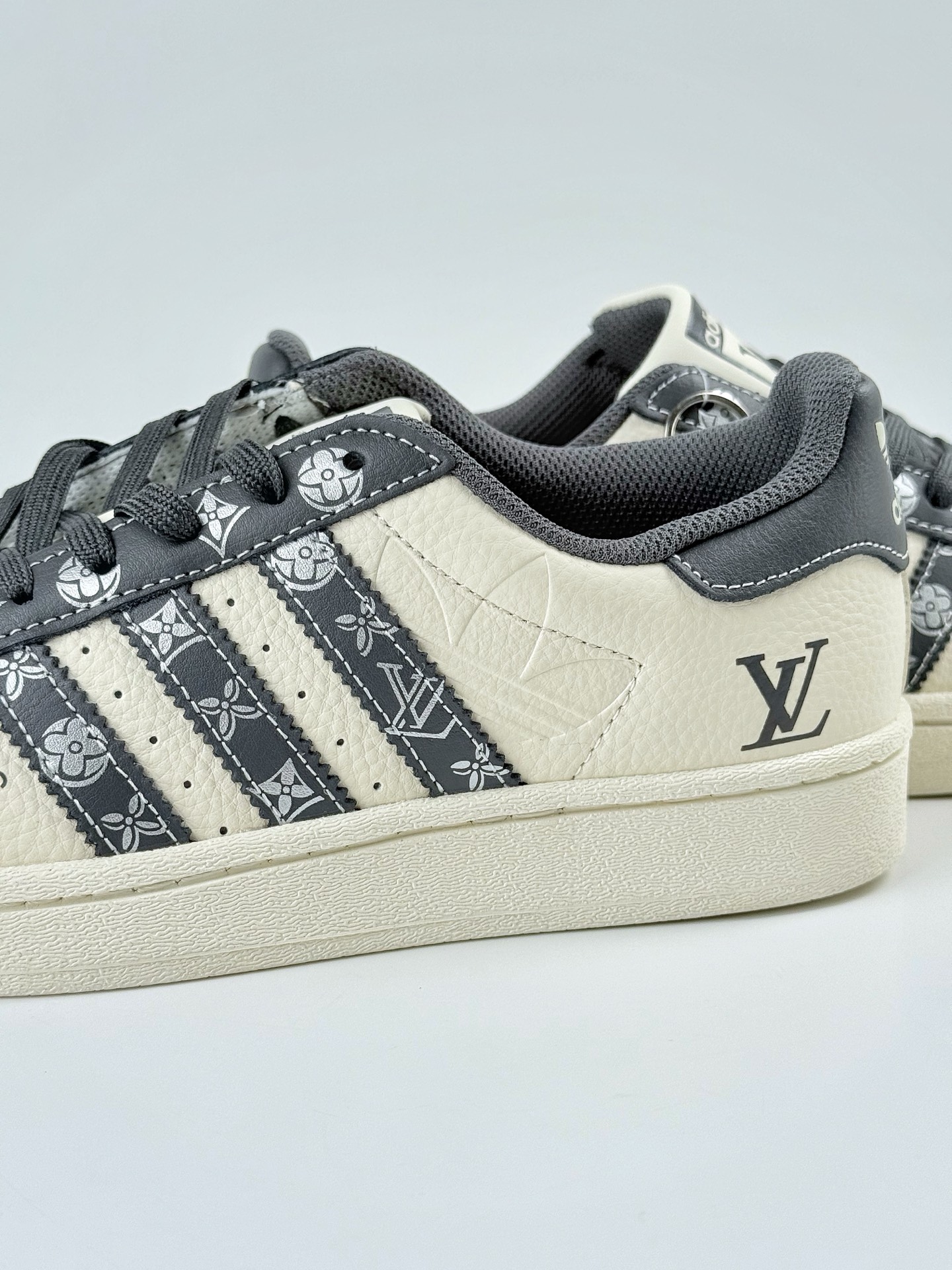 AD Originals Superstar x Louis Vuitton 白黑 AD8009