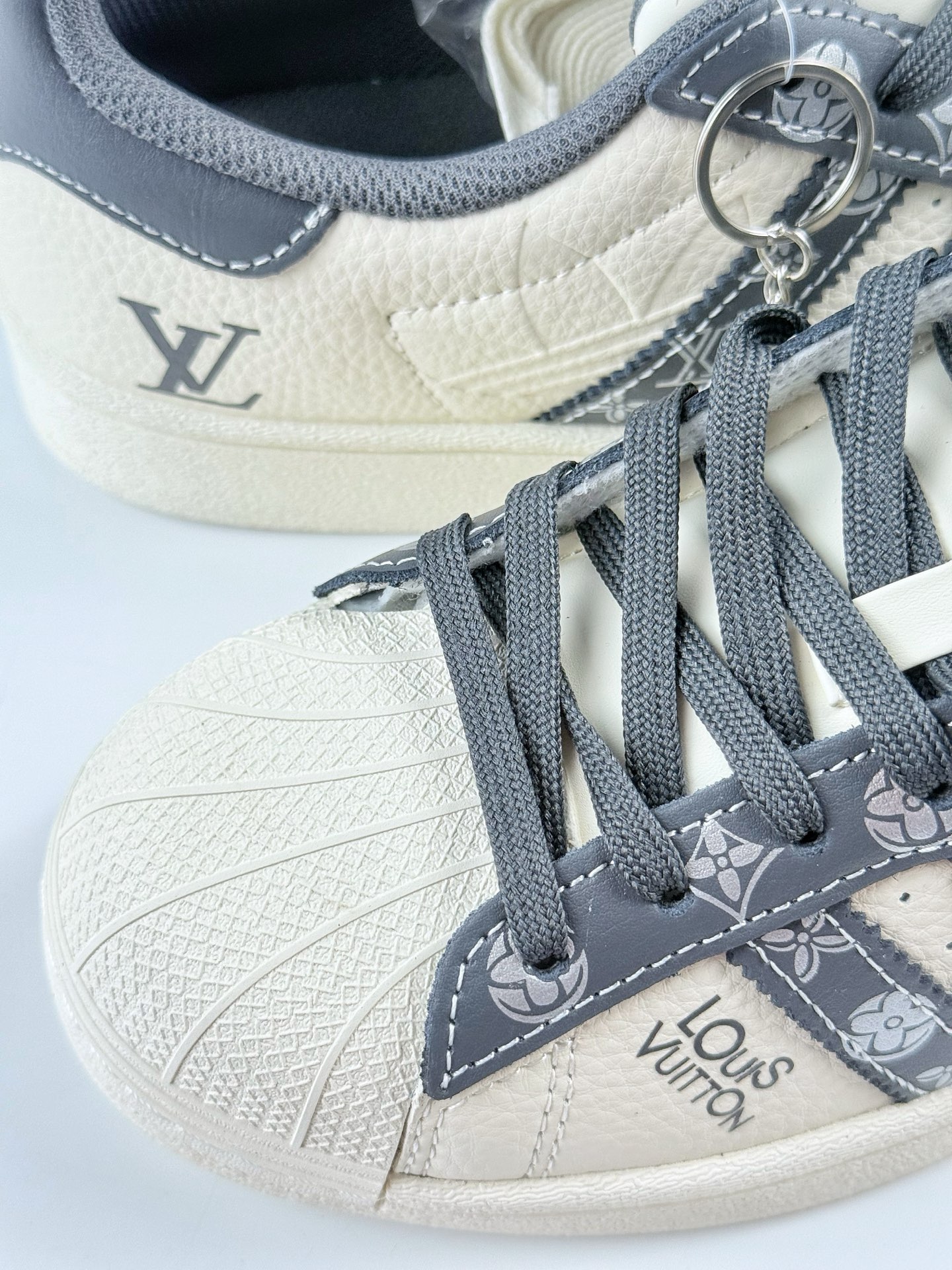 AD Originals Superstar x Louis Vuitton 白黑 AD8009