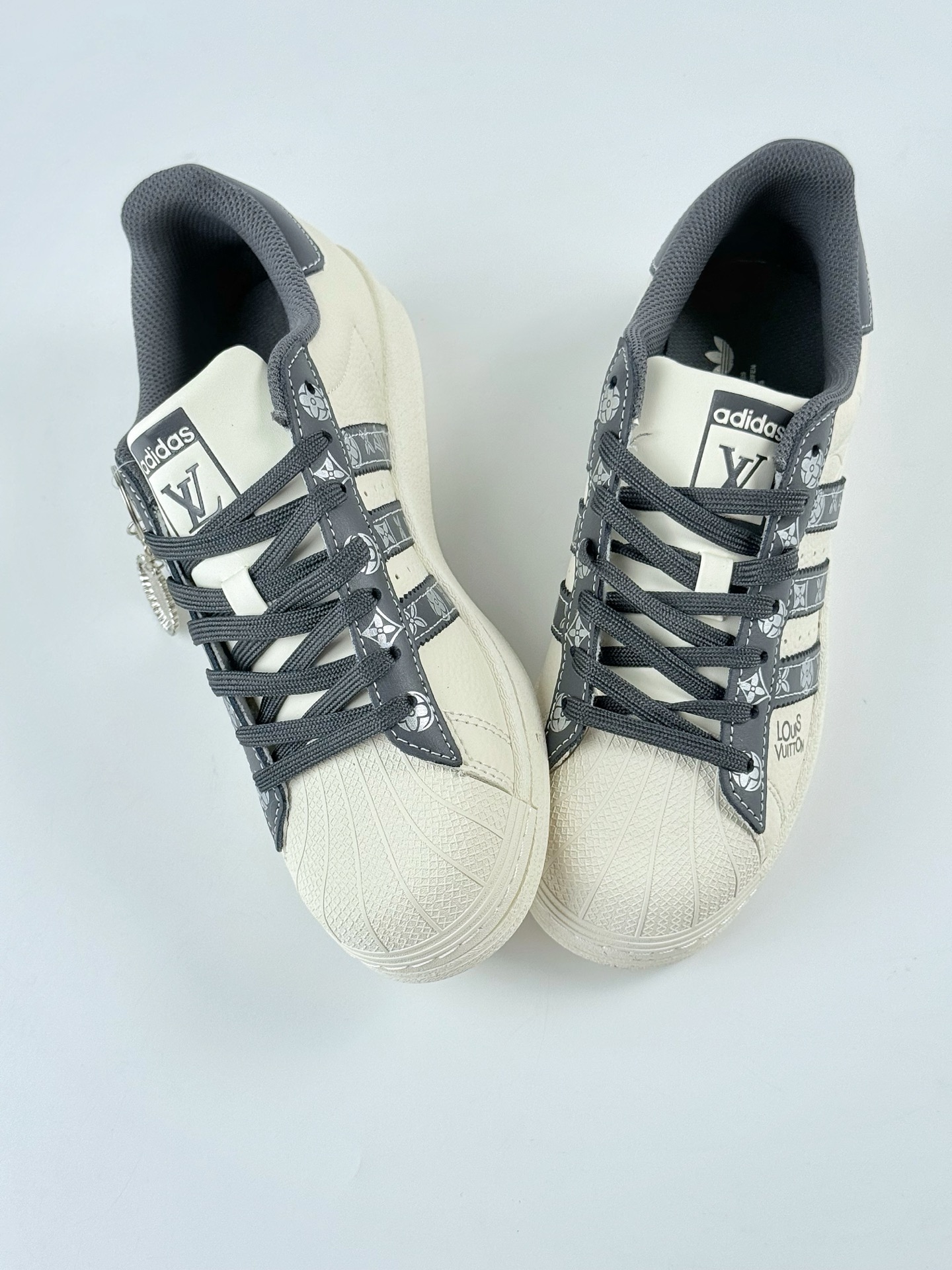 AD Originals Superstar x Louis Vuitton 白黑 AD8009