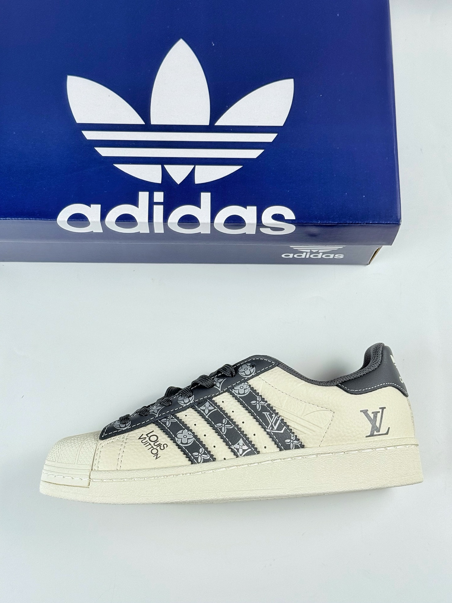 AD Originals Superstar x Louis Vuitton 白黑 AD8009