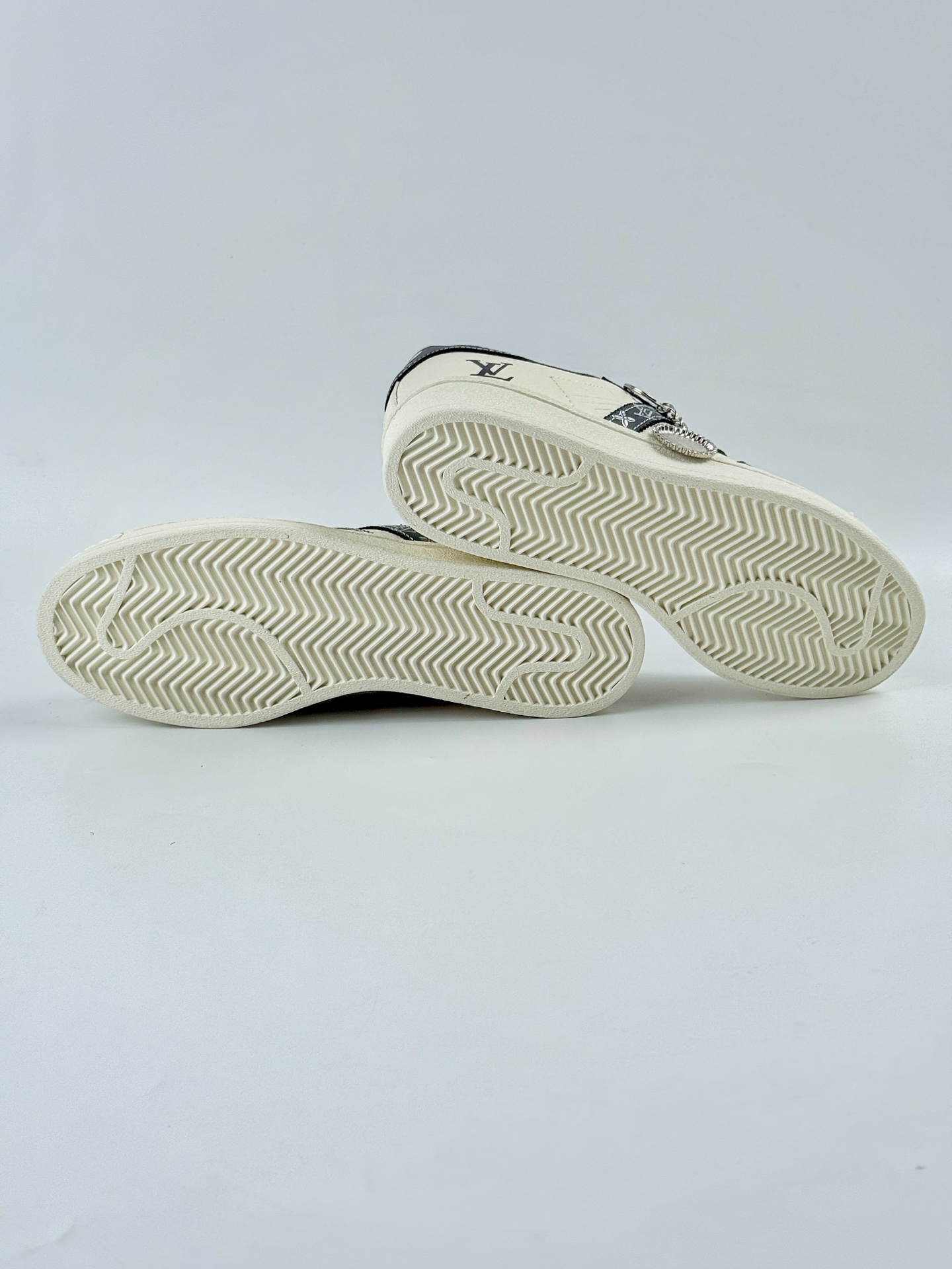 AD Originals Superstar x Louis Vuitton 白黑 AD8009