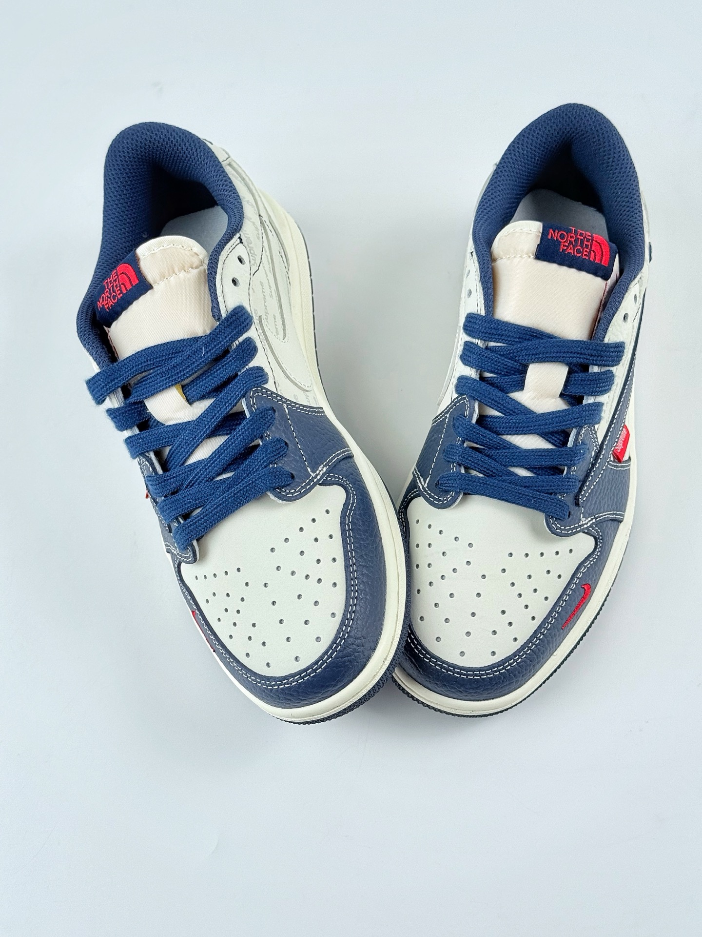 Travis Scott x Nike Air Jordan 1 Low x The North Face Air Jordan 1 Low 反转蓝白红小勾倒钩  XZ5749-009