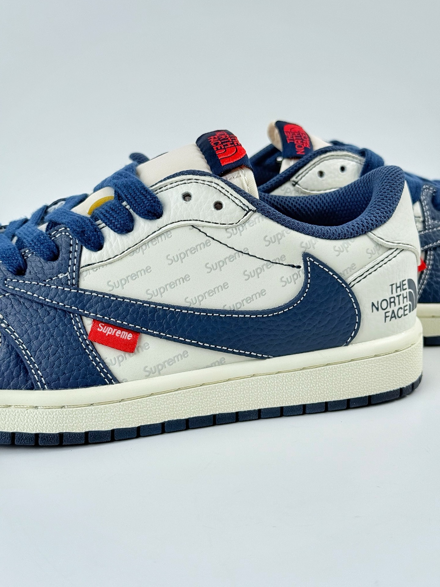 Travis Scott x Nike Air Jordan 1 Low x The North Face Air Jordan 1 Low 反转蓝白红小勾倒钩  XZ5749-009