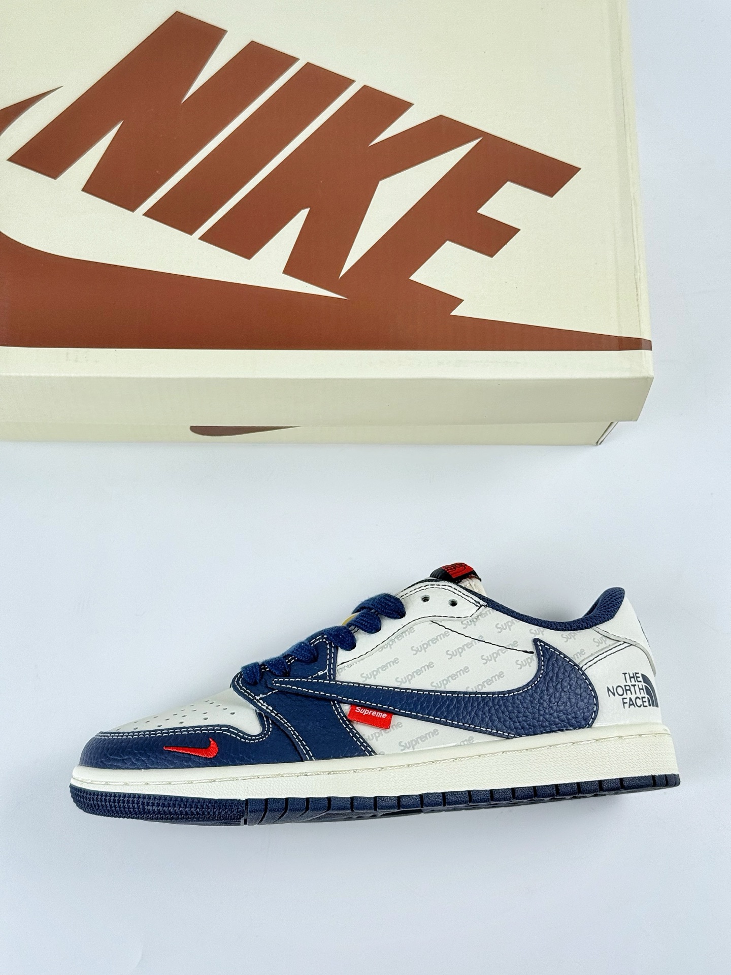 Travis Scott x Nike Air Jordan 1 Low x The North Face Air Jordan 1 Low 反转蓝白红小勾倒钩  XZ5749-009