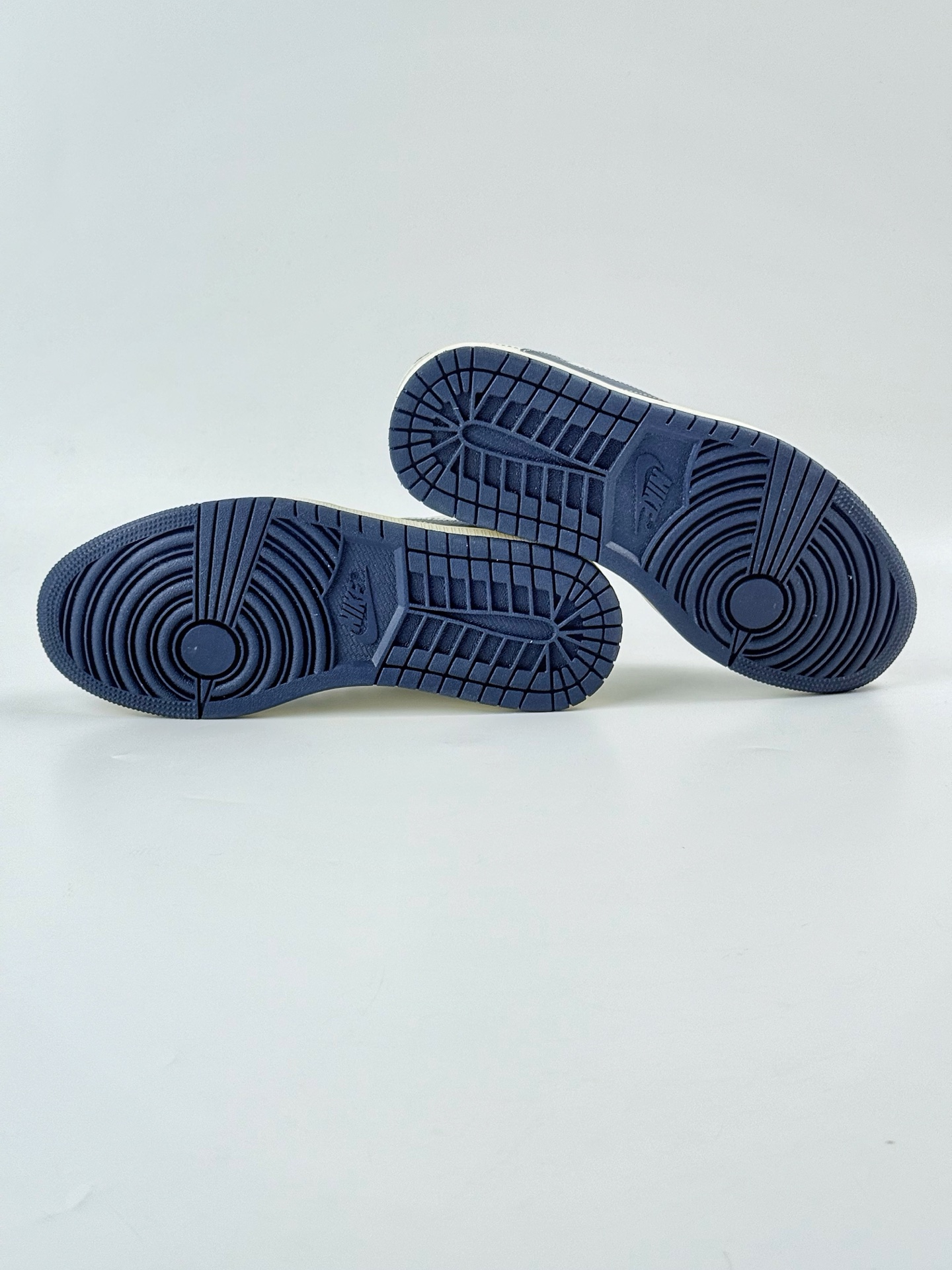 Travis Scott x Nike Air Jordan 1 Low x The North Face Air Jordan 1 Low 反转蓝白红小勾倒钩  XZ5749-009