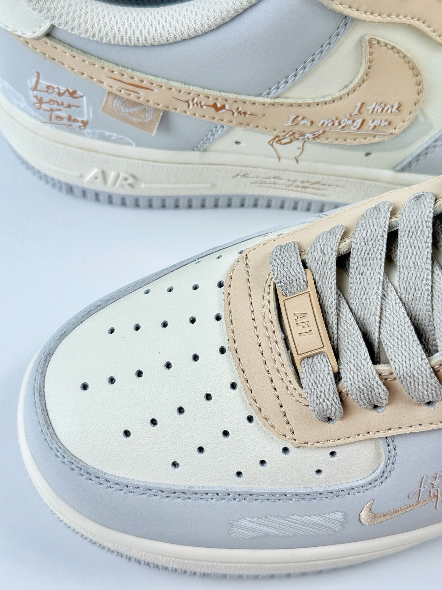Nike Air Force 1 Low 07 浅灰白小钩涂鸦  DB3310-111