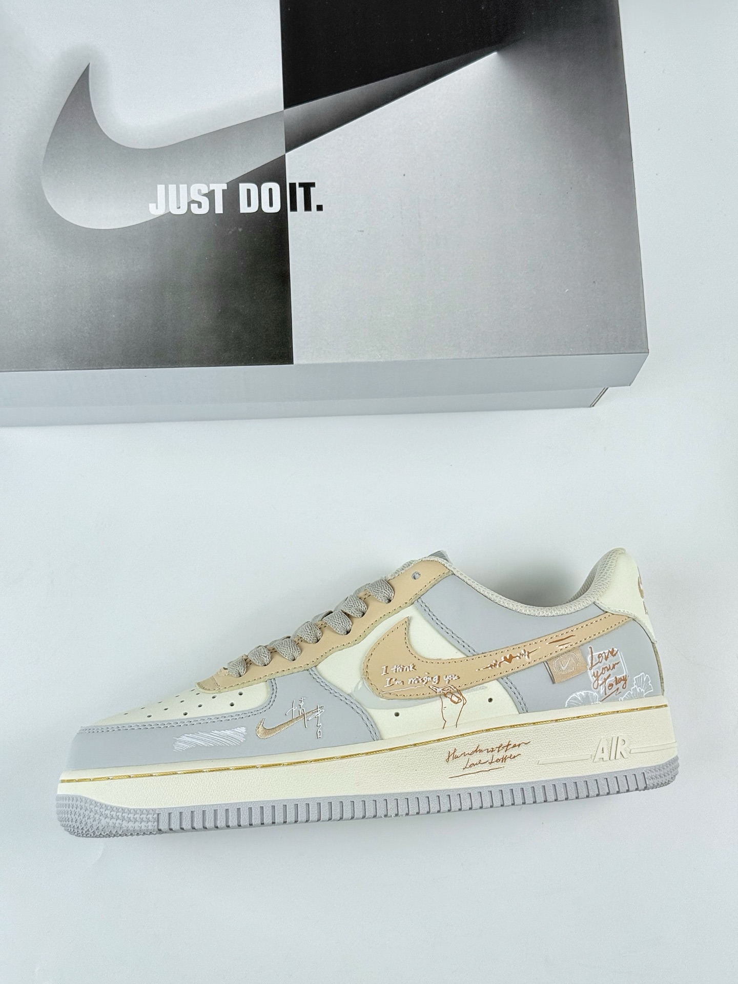 Nike Air Force 1 Low 07 浅灰白小钩涂鸦  DB3310-111