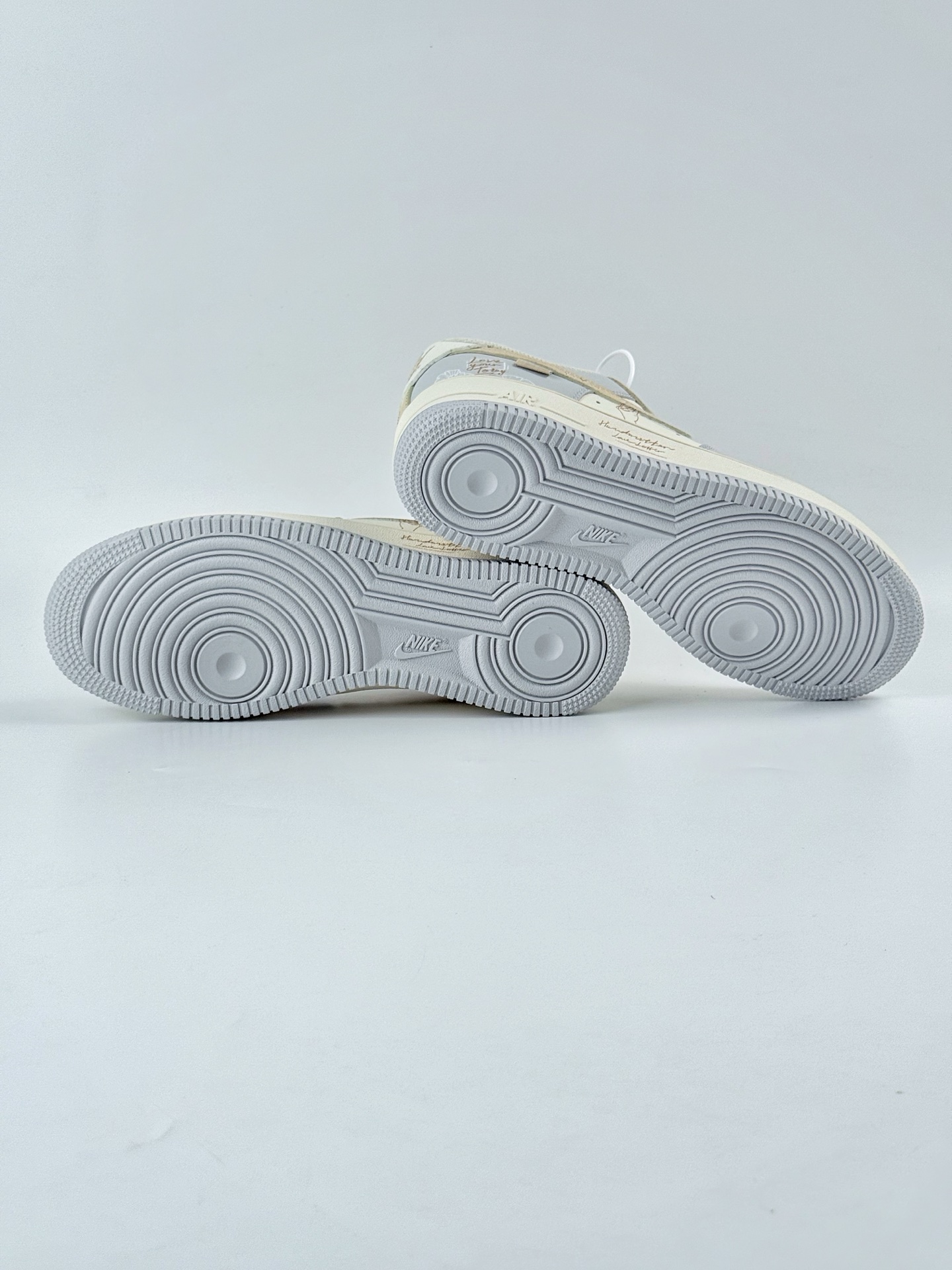 Nike Air Force 1 Low 07 浅灰白小钩涂鸦  DB3310-111