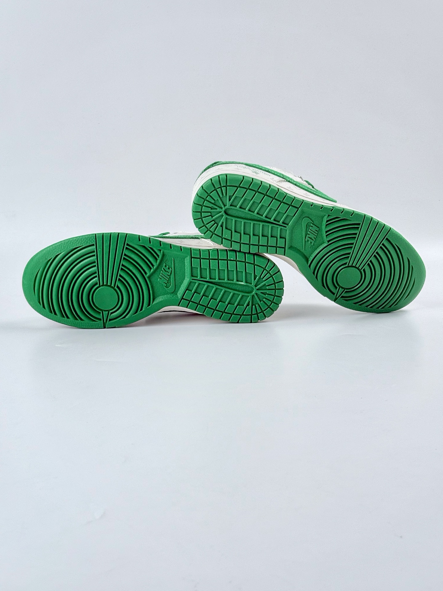 Nike SB Dunk Low x Louis Vuitton 白绿  SC9772-805