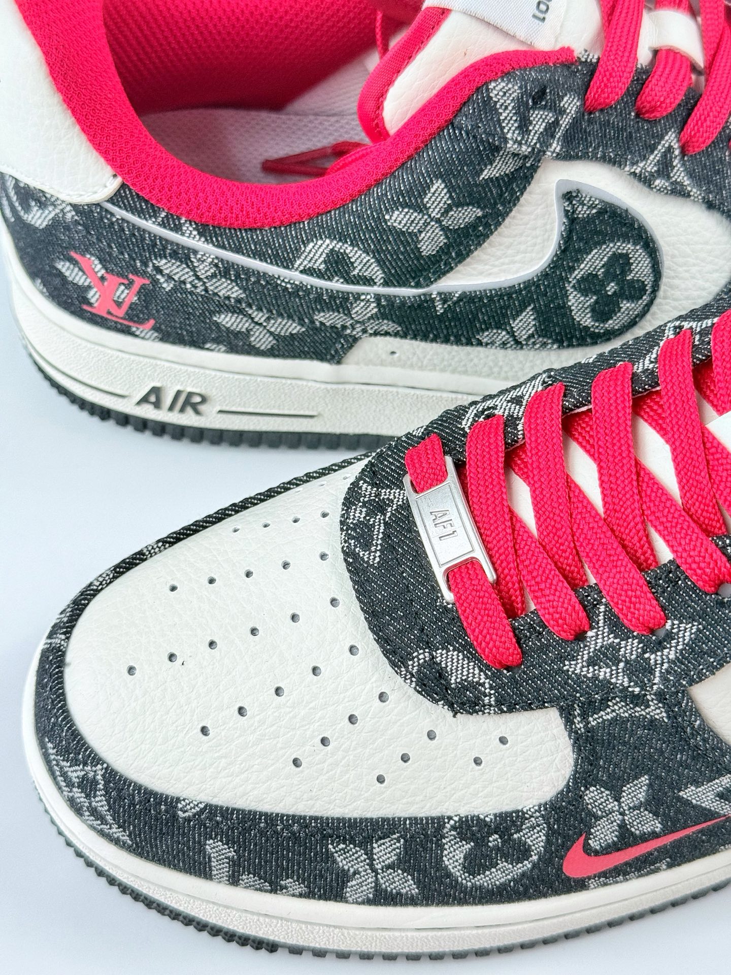 Nike Air Force 1 Low 07 x Louis Vuitton 黑白红小勾  LW9279-001