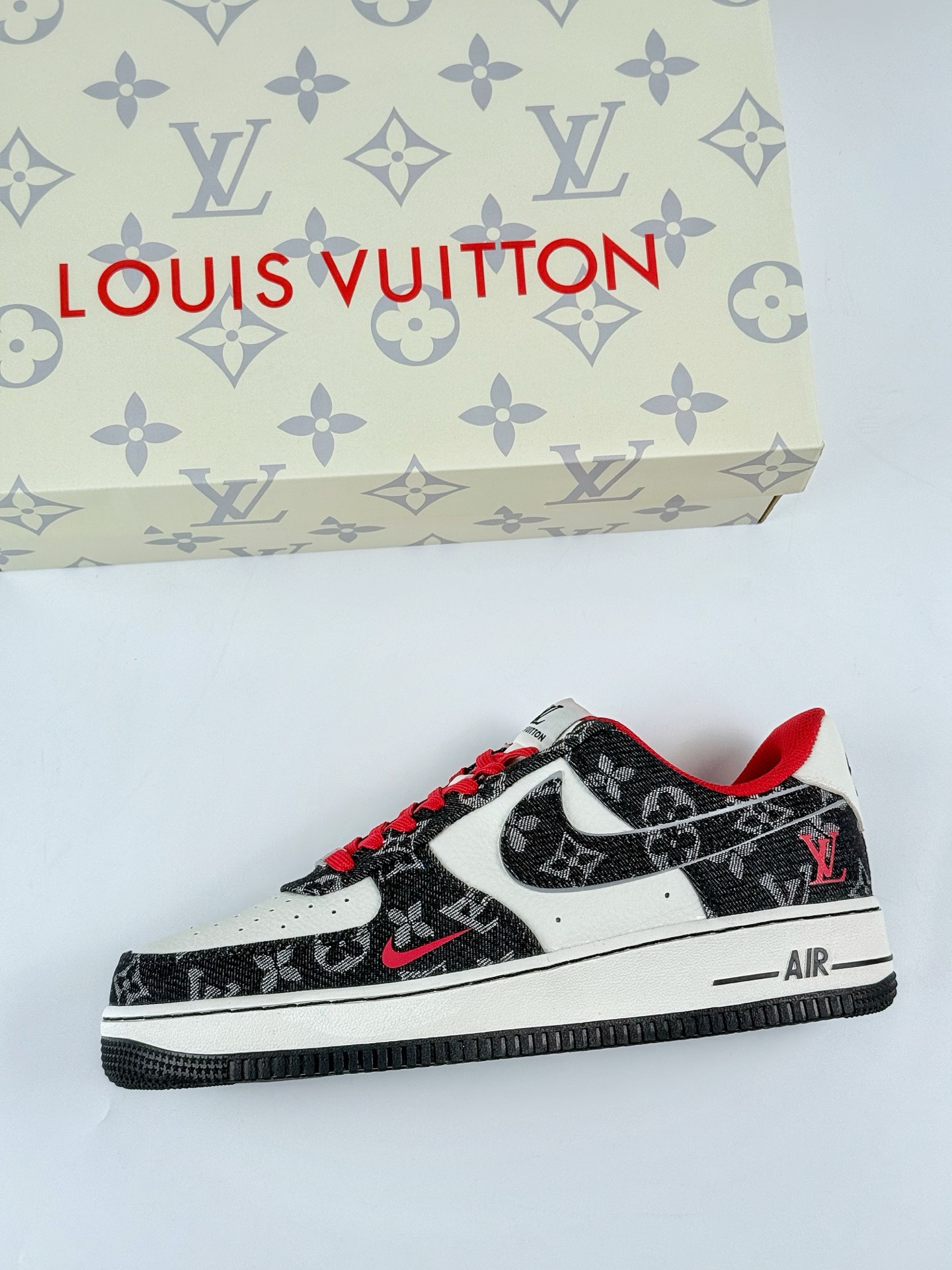 Nike Air Force 1 Low 07 x Louis Vuitton 黑白红小勾  LW9279-001