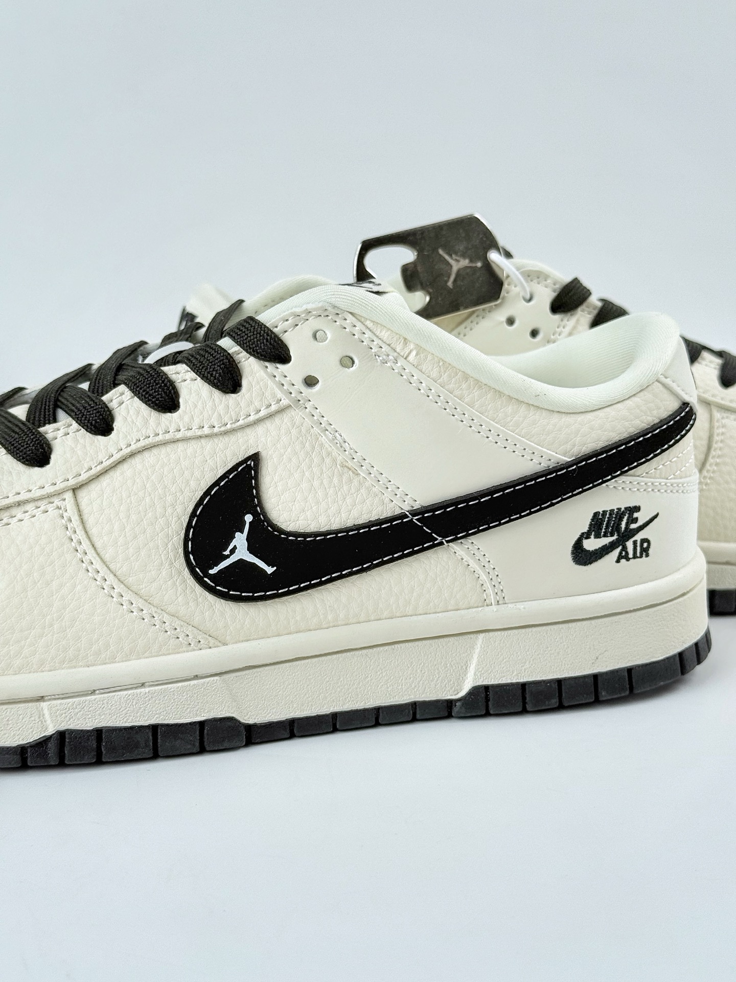 Nike SB Dunk Low x Nike Air 白黑小勾  LW1818-118