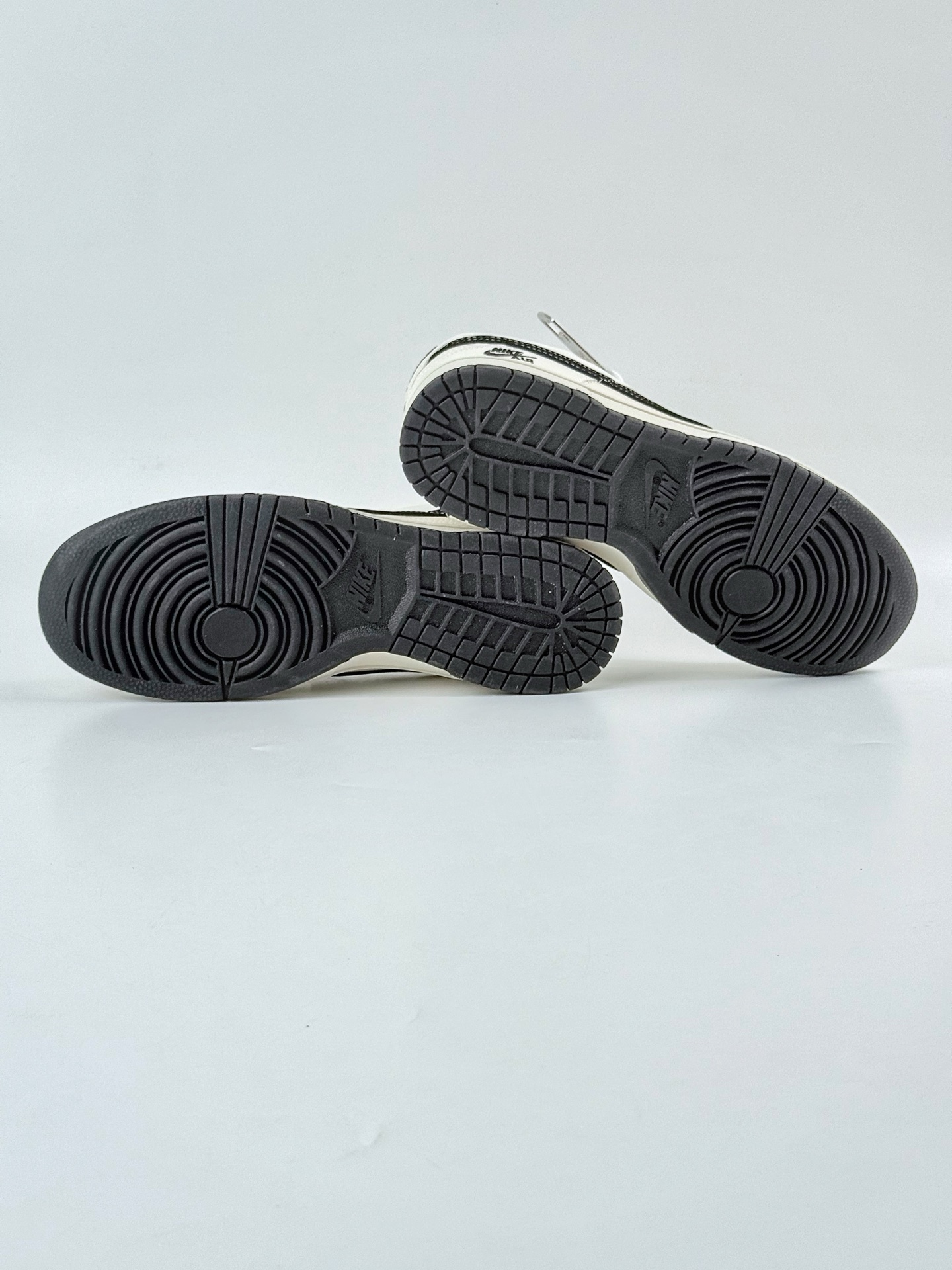 Nike SB Dunk Low x Nike Air 白黑小勾  LW1818-118