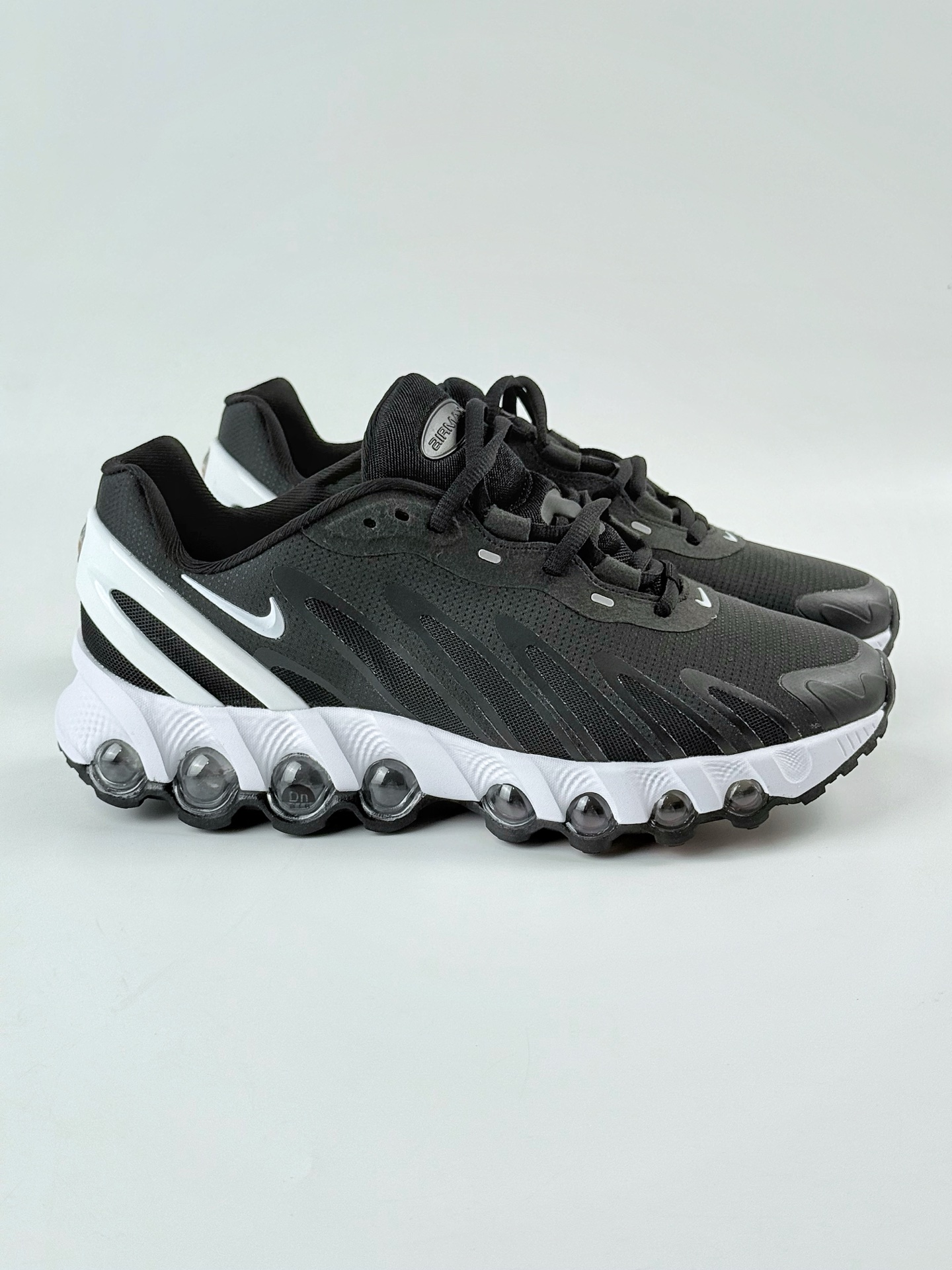 Nike Air Max DN8 复古减震气垫跑鞋 FQ7860-019 Nike Air Max DN8 复古减震气垫跑鞋 FQ7860-019