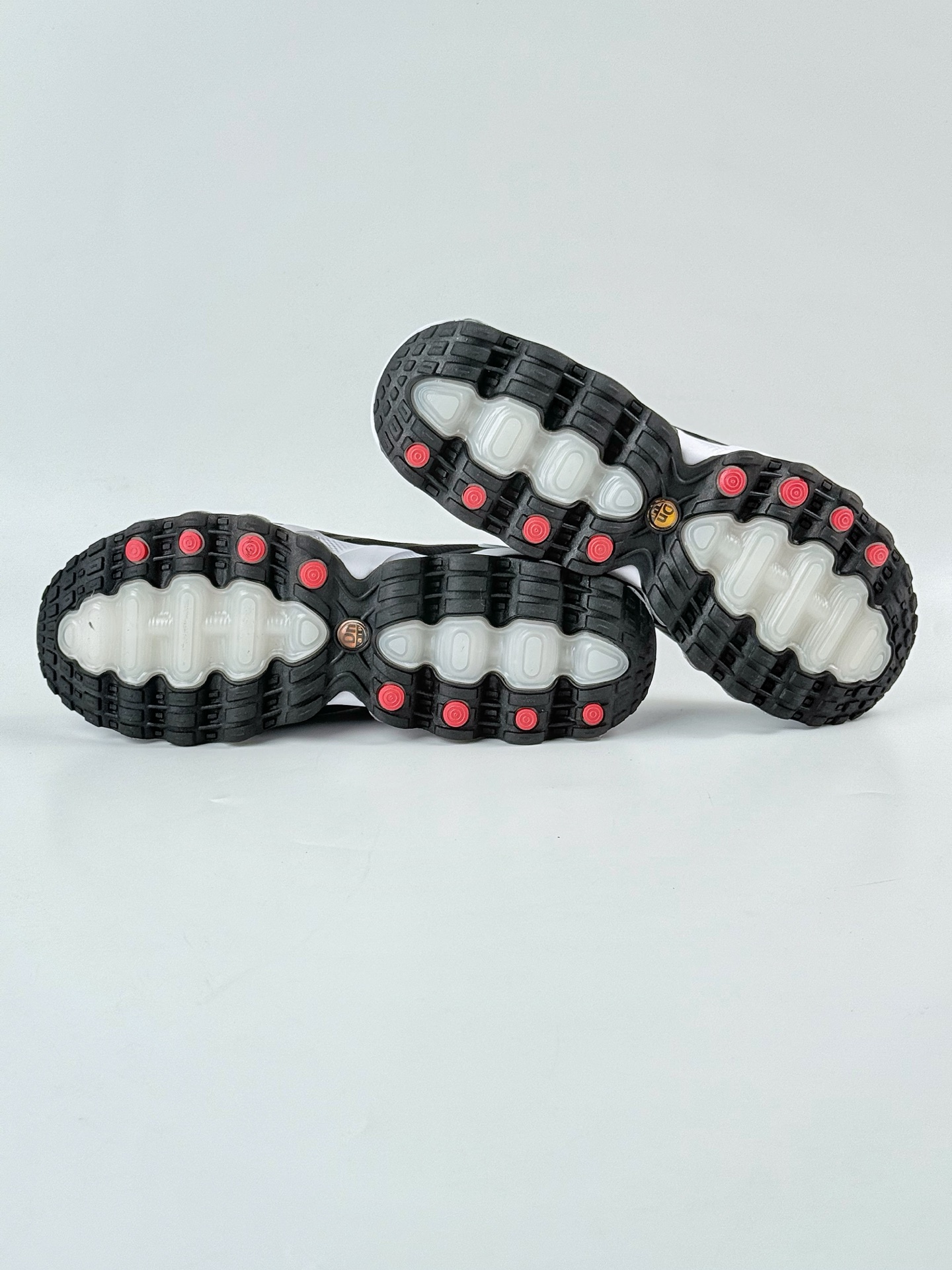 Nike Air Max DN8 复古减震气垫跑鞋 FQ7860-019 Nike Air Max DN8 复古减震气垫跑鞋 FQ7860-019