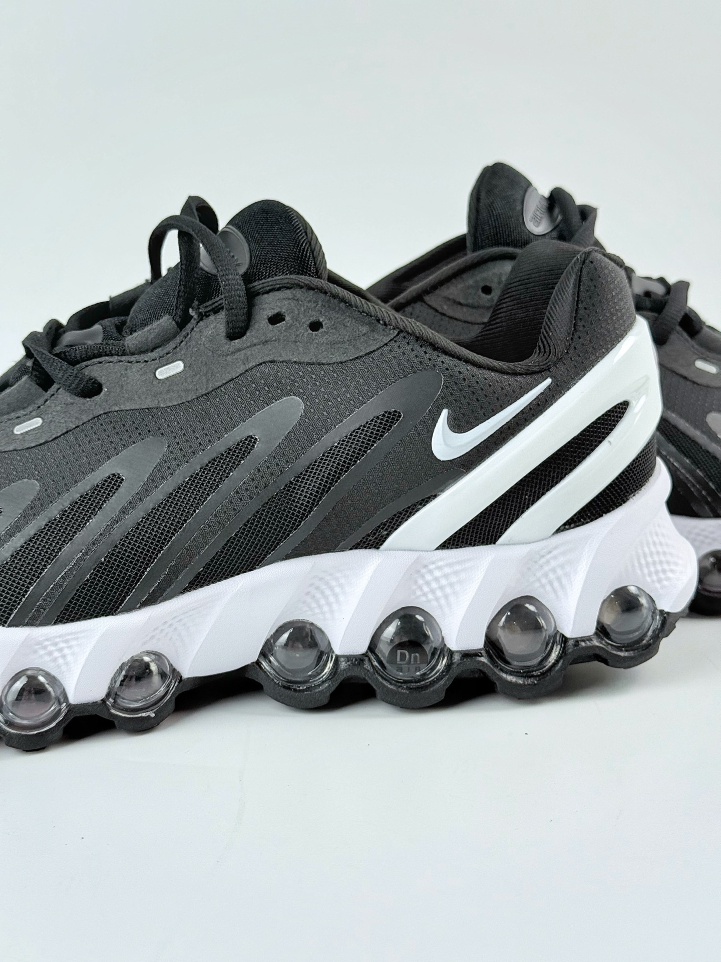 Nike Air Max DN8 复古减震气垫跑鞋 FQ7860-019 Nike Air Max DN8 复古减震气垫跑鞋 FQ7860-019