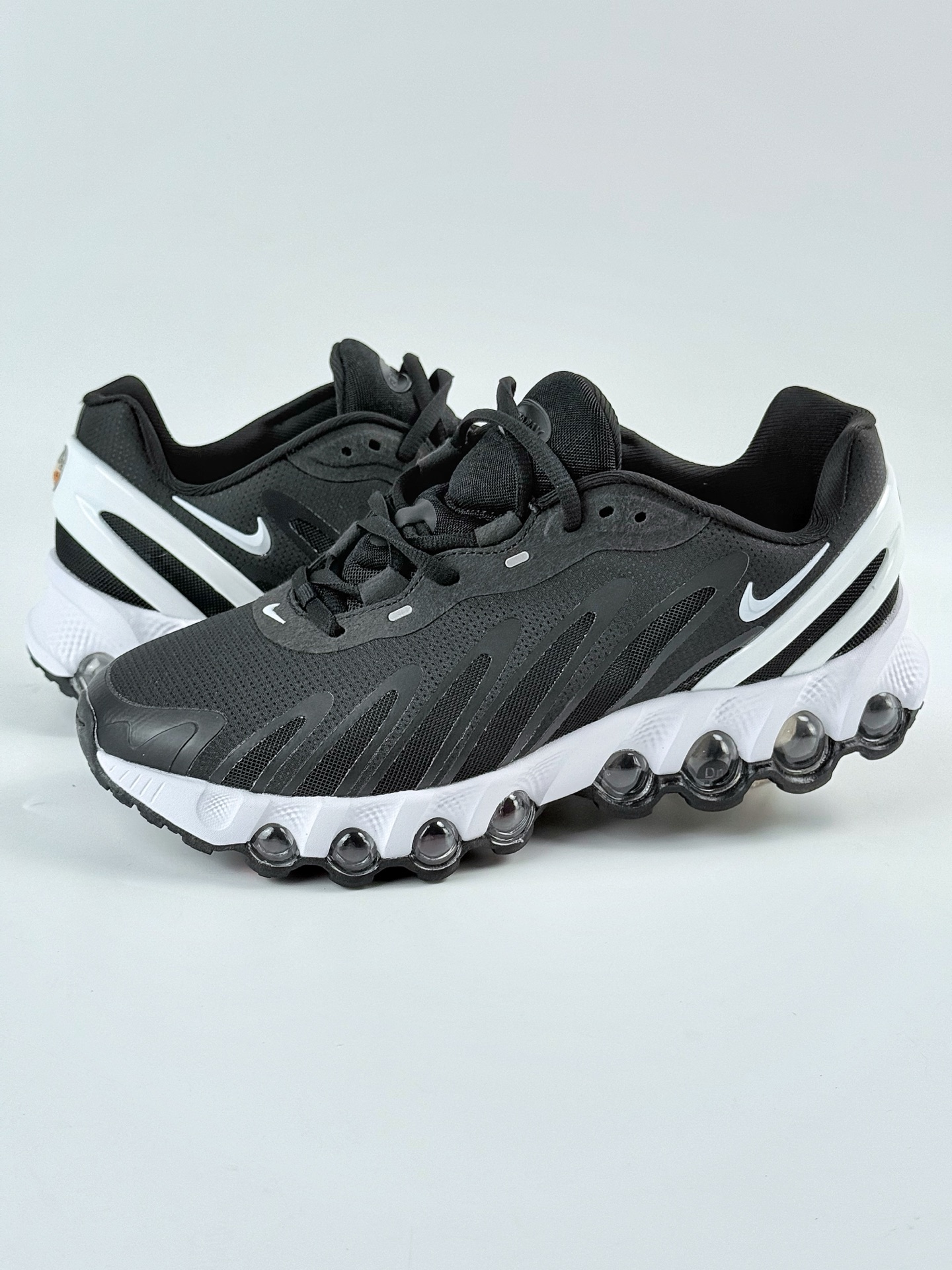 Nike Air Max DN8 复古减震气垫跑鞋 FQ7860-019 Nike Air Max DN8 复古减震气垫跑鞋 FQ7860-019