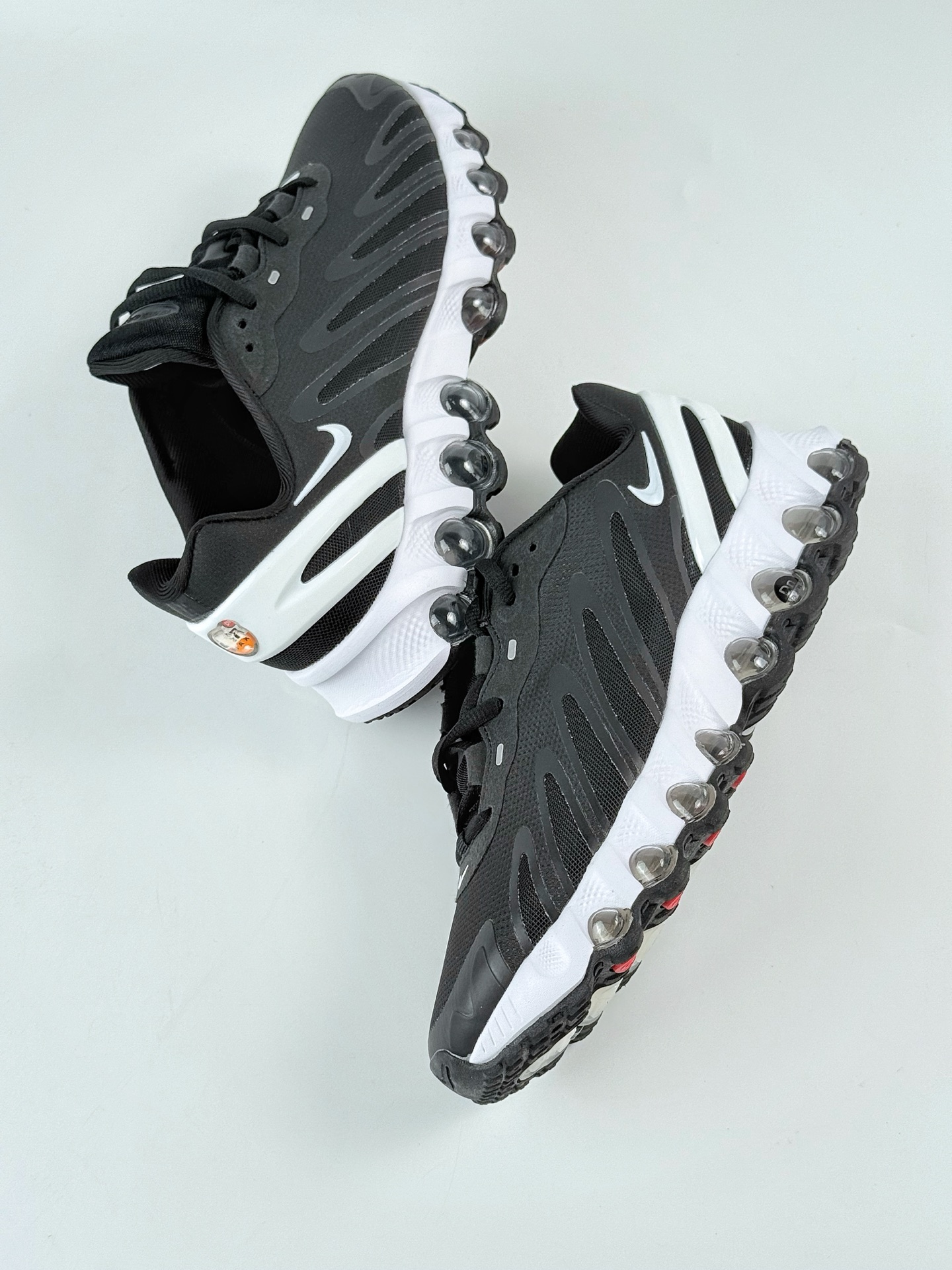 Nike Air Max DN8 复古减震气垫跑鞋 FQ7860-019 Nike Air Max DN8 复古减震气垫跑鞋 FQ7860-019