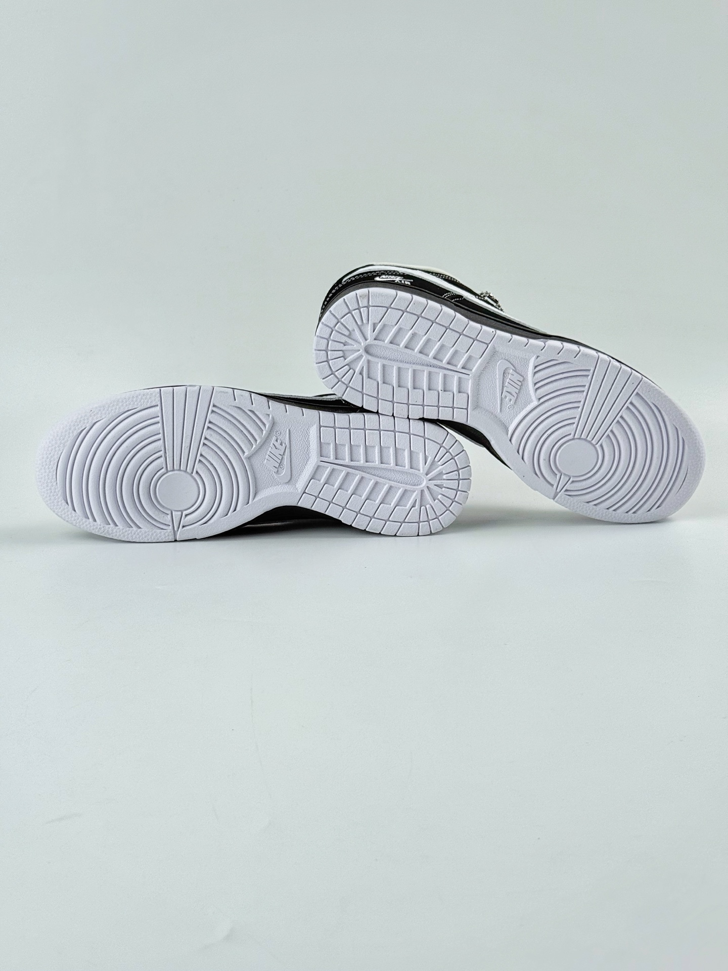 Nike SB Dunk Low x Nike Air 黑白小勾 LW1818-117