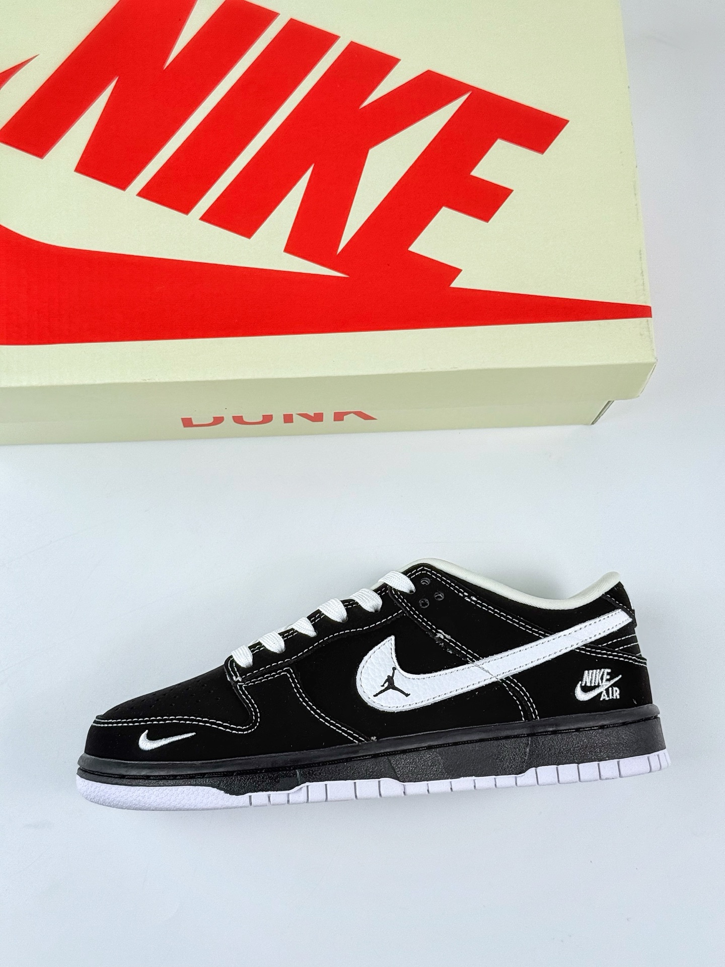 Nike SB Dunk Low x Nike Air 黑白小勾 LW1818-117