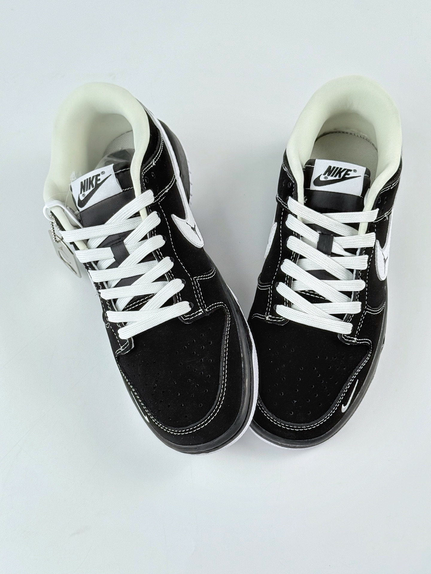 Nike SB Dunk Low x Nike Air 黑白小勾 LW1818-117