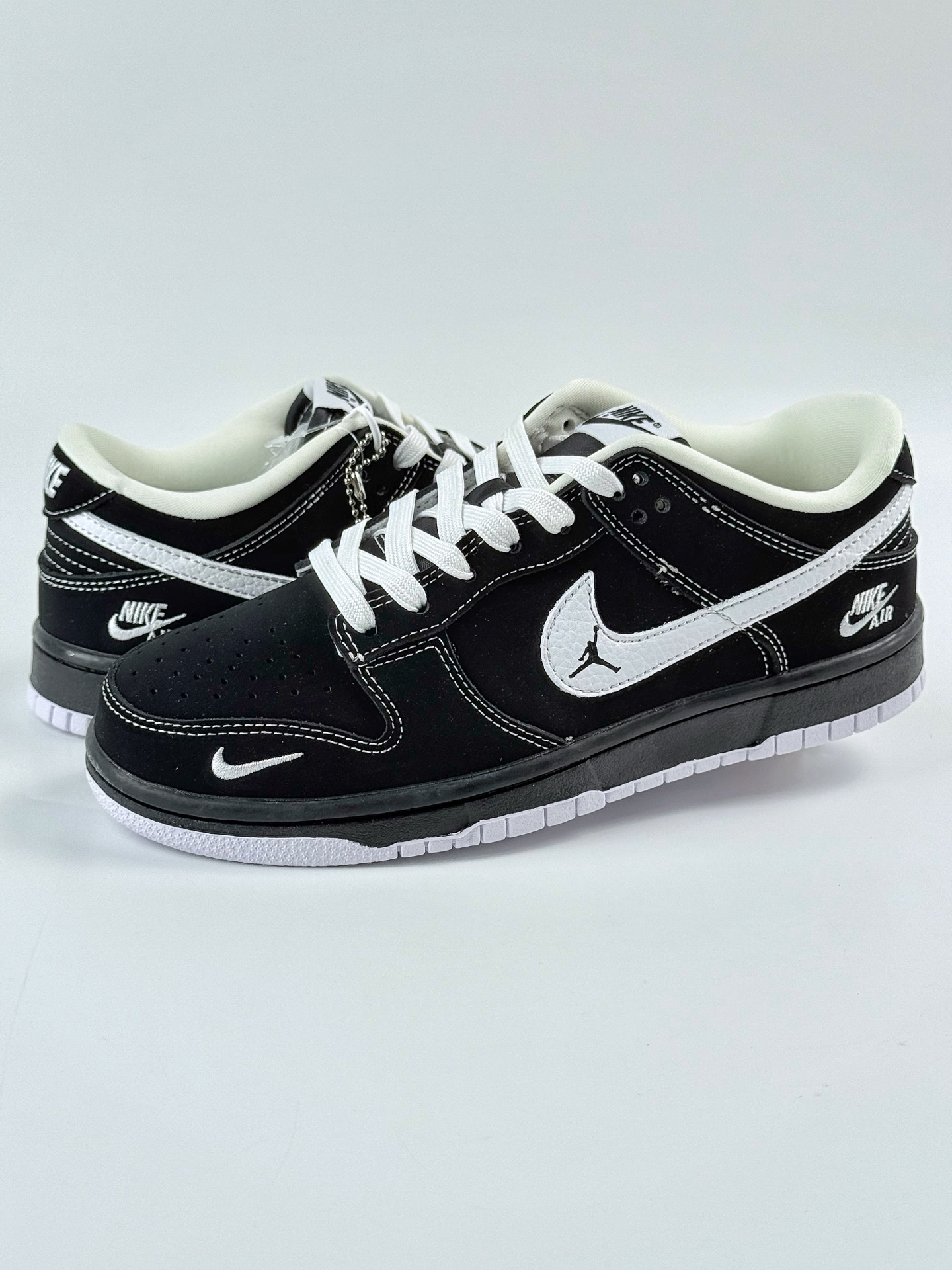 Nike SB Dunk Low x Nike Air 黑白小勾 LW1818-117