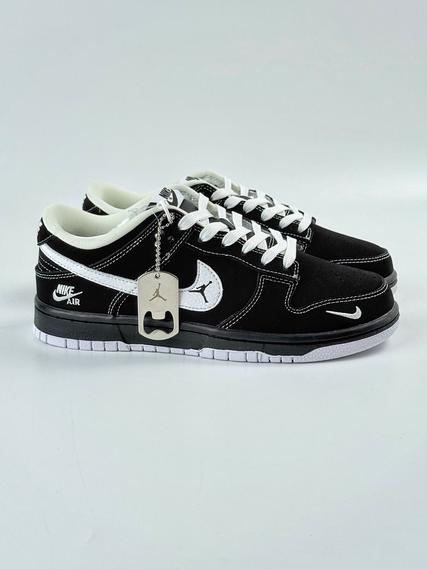 Nike SB Dunk Low x Nike Air 黑白小勾 LW1818-117