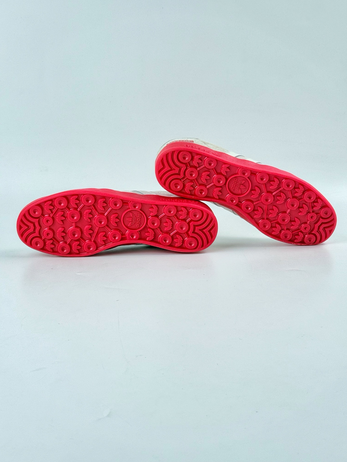 adidas Originals Gazelle INdoor x superme 三叶草休闲防滑耐磨低帮板鞋 DD6610 adidas Originals Gazelle INdoor x superme 三叶草休闲防滑耐磨低帮板鞋 DD6610