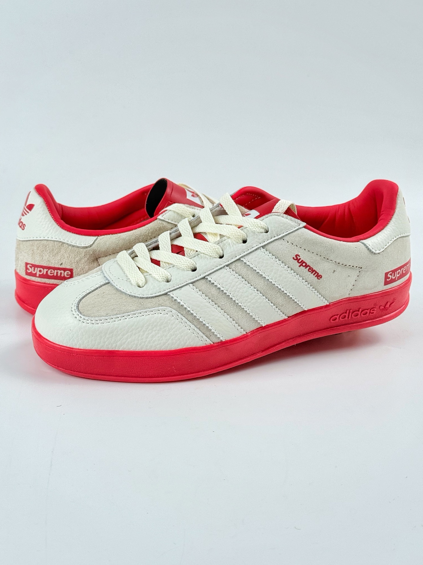 adidas Originals Gazelle INdoor x superme 三叶草休闲防滑耐磨低帮板鞋 DD6610 adidas Originals Gazelle INdoor x superme 三叶草休闲防滑耐磨低帮板鞋 DD6610