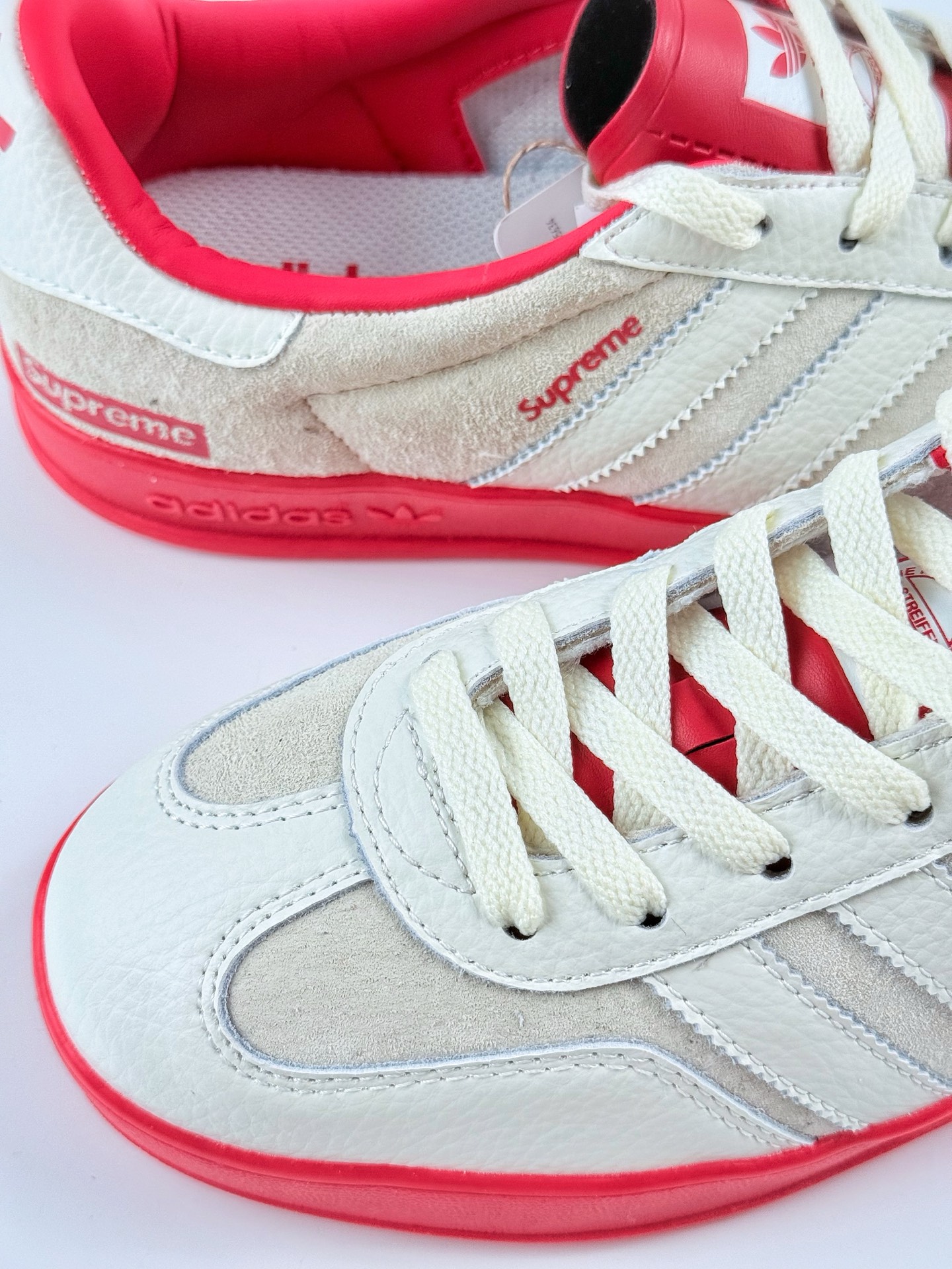 adidas Originals Gazelle INdoor x superme 三叶草休闲防滑耐磨低帮板鞋 DD6610 adidas Originals Gazelle INdoor x superme 三叶草休闲防滑耐磨低帮板鞋 DD6610