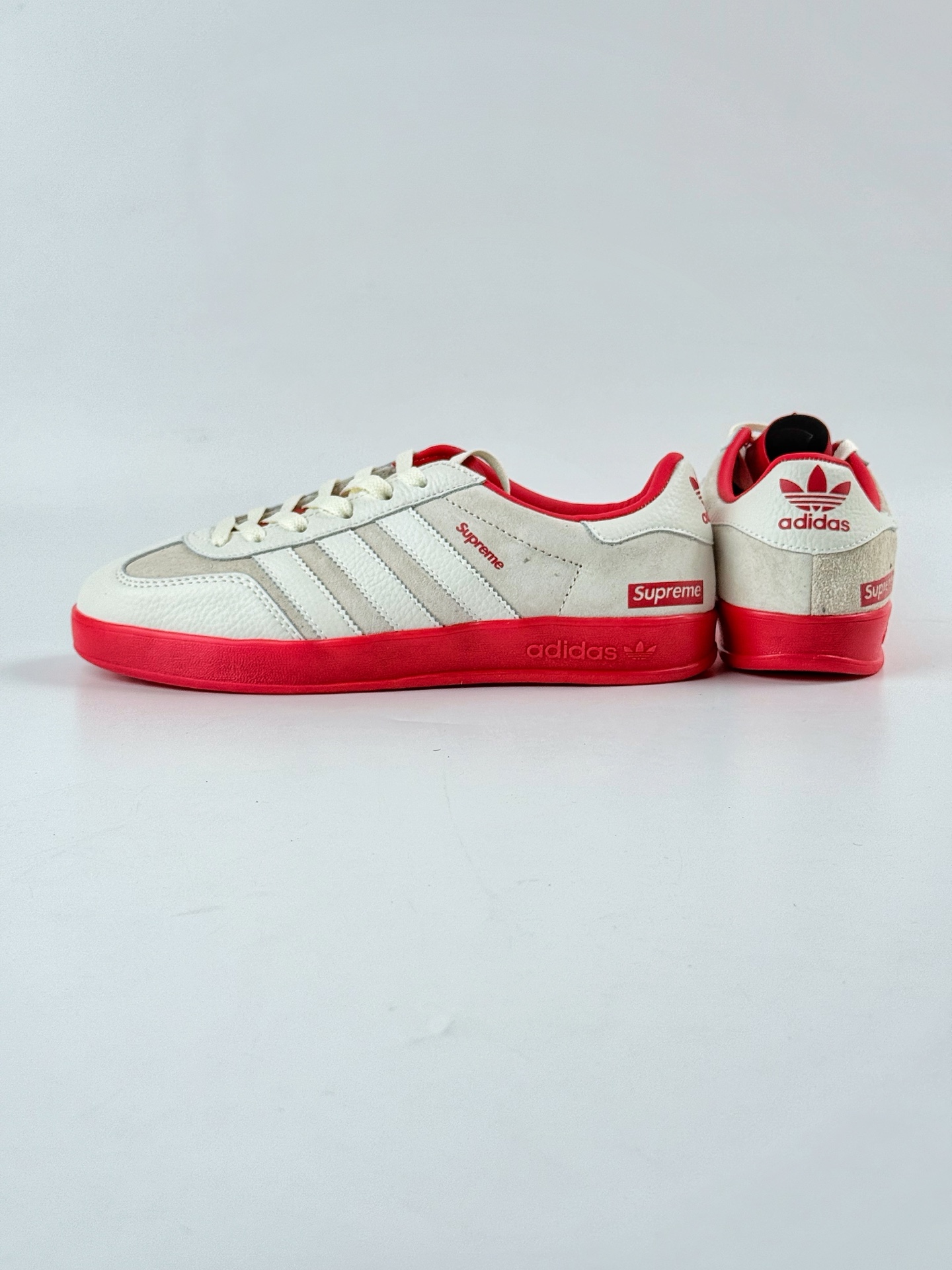adidas Originals Gazelle INdoor x superme 三叶草休闲防滑耐磨低帮板鞋 DD6610 adidas Originals Gazelle INdoor x superme 三叶草休闲防滑耐磨低帮板鞋 DD6610