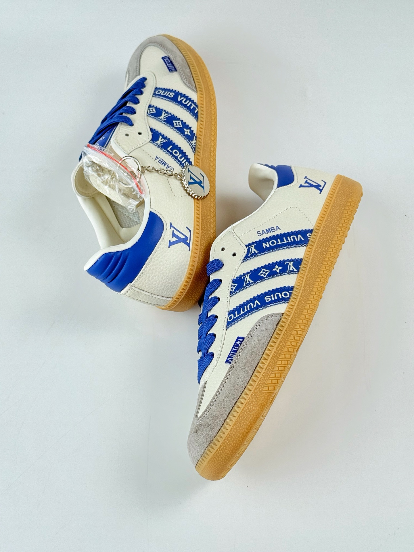 adidas originals Samba OG x Louis Vuitton 灰白 桑巴舞系列复古经典轻便板鞋 XR0005 adidas originals Samba OG x Louis Vuitton 灰白 桑巴舞系列复古经典轻便板鞋 XR0005
