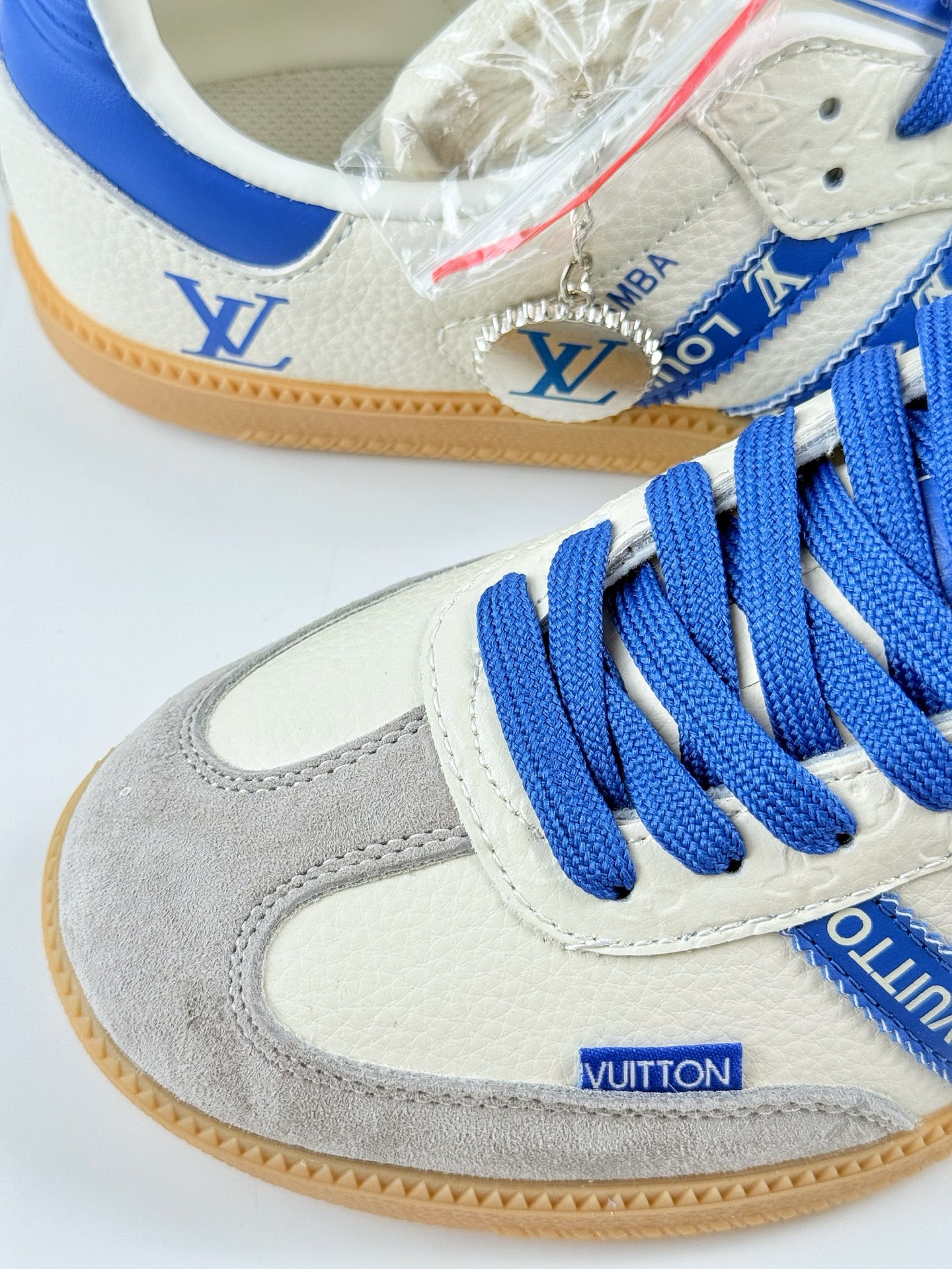 adidas originals Samba OG x Louis Vuitton 灰白 桑巴舞系列复古经典轻便板鞋 XR0005 adidas originals Samba OG x Louis Vuitton 灰白 桑巴舞系列复古经典轻便板鞋 XR0005