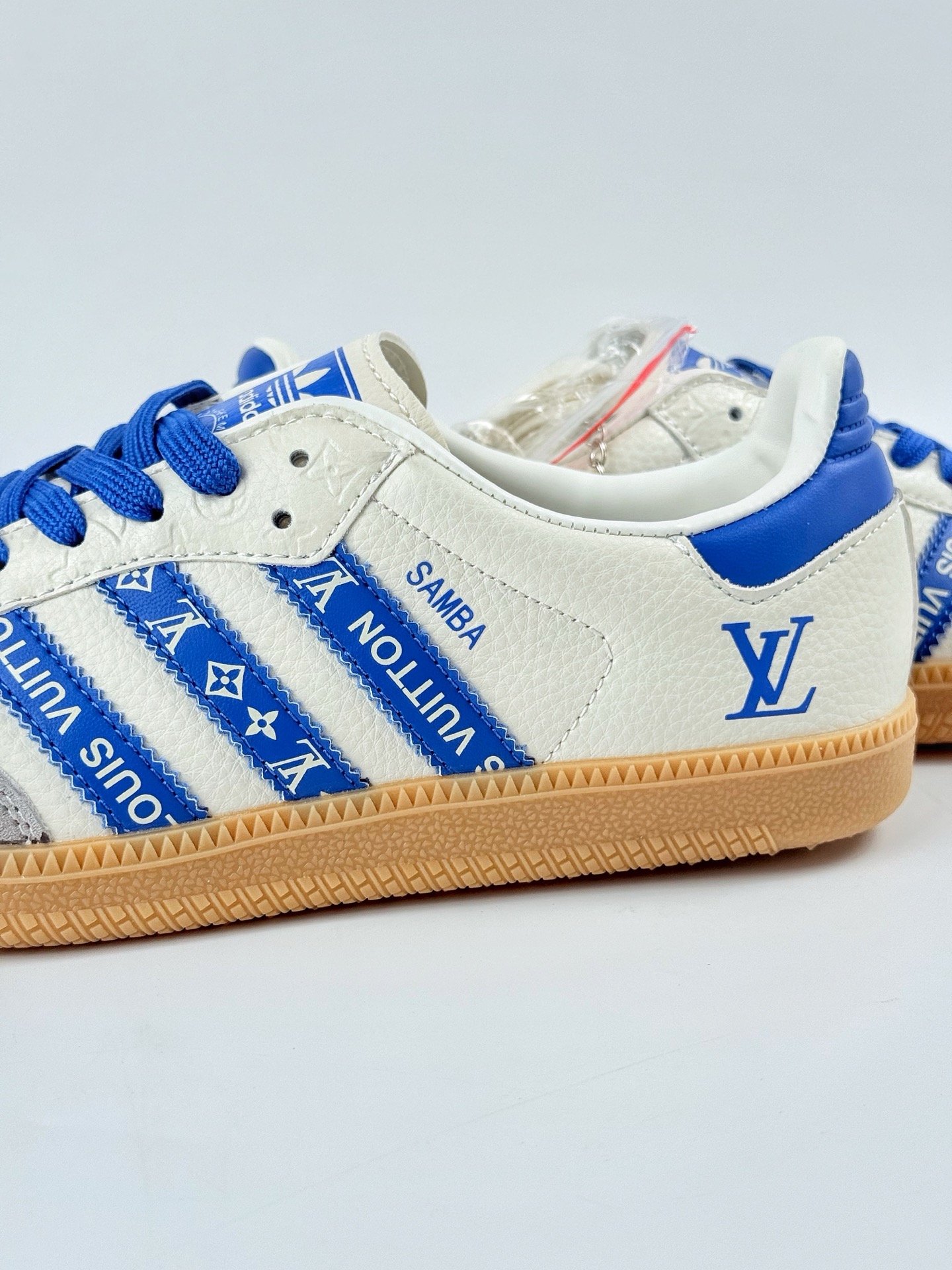 adidas originals Samba OG x Louis Vuitton 灰白 桑巴舞系列复古经典轻便板鞋 XR0005 adidas originals Samba OG x Louis Vuitton 灰白 桑巴舞系列复古经典轻便板鞋 XR0005