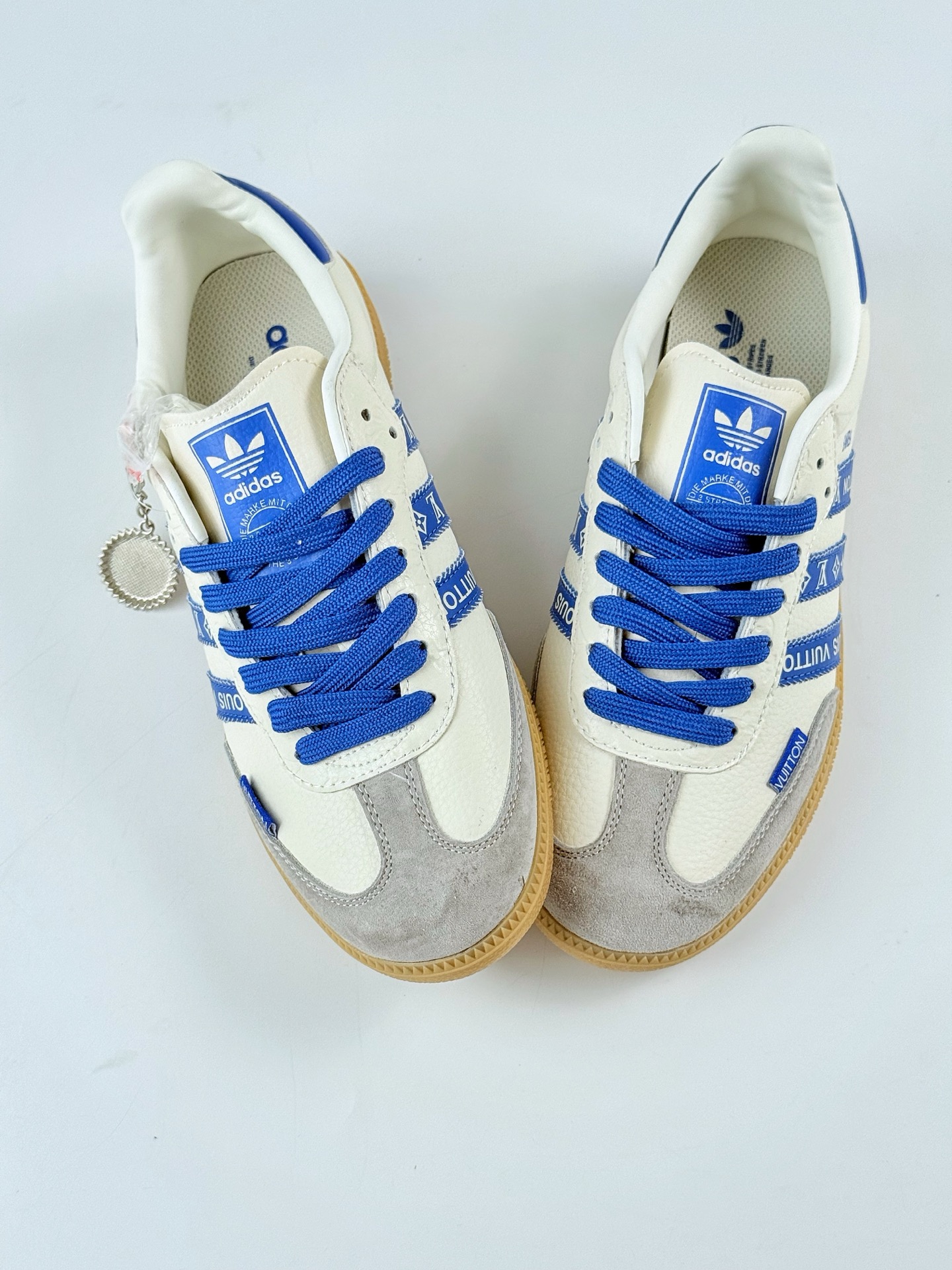 adidas originals Samba OG x Louis Vuitton 灰白 桑巴舞系列复古经典轻便板鞋 XR0005 adidas originals Samba OG x Louis Vuitton 灰白 桑巴舞系列复古经典轻便板鞋 XR0005