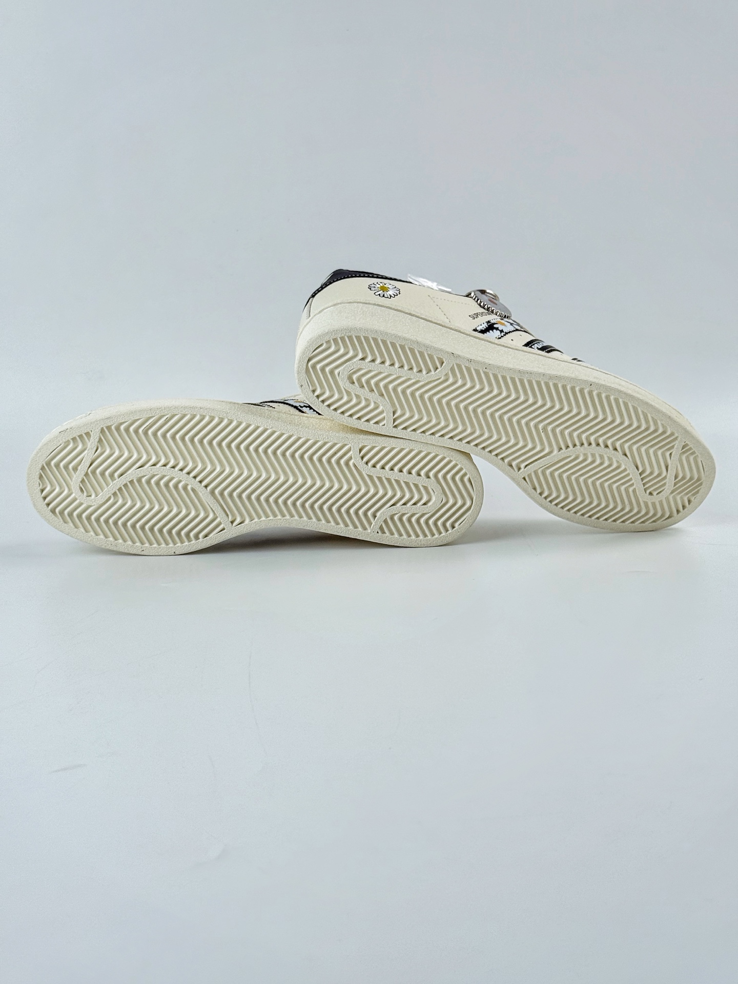 AD Originals Superstar x Peaceminusone 白黑小雏菊 采 XG0007