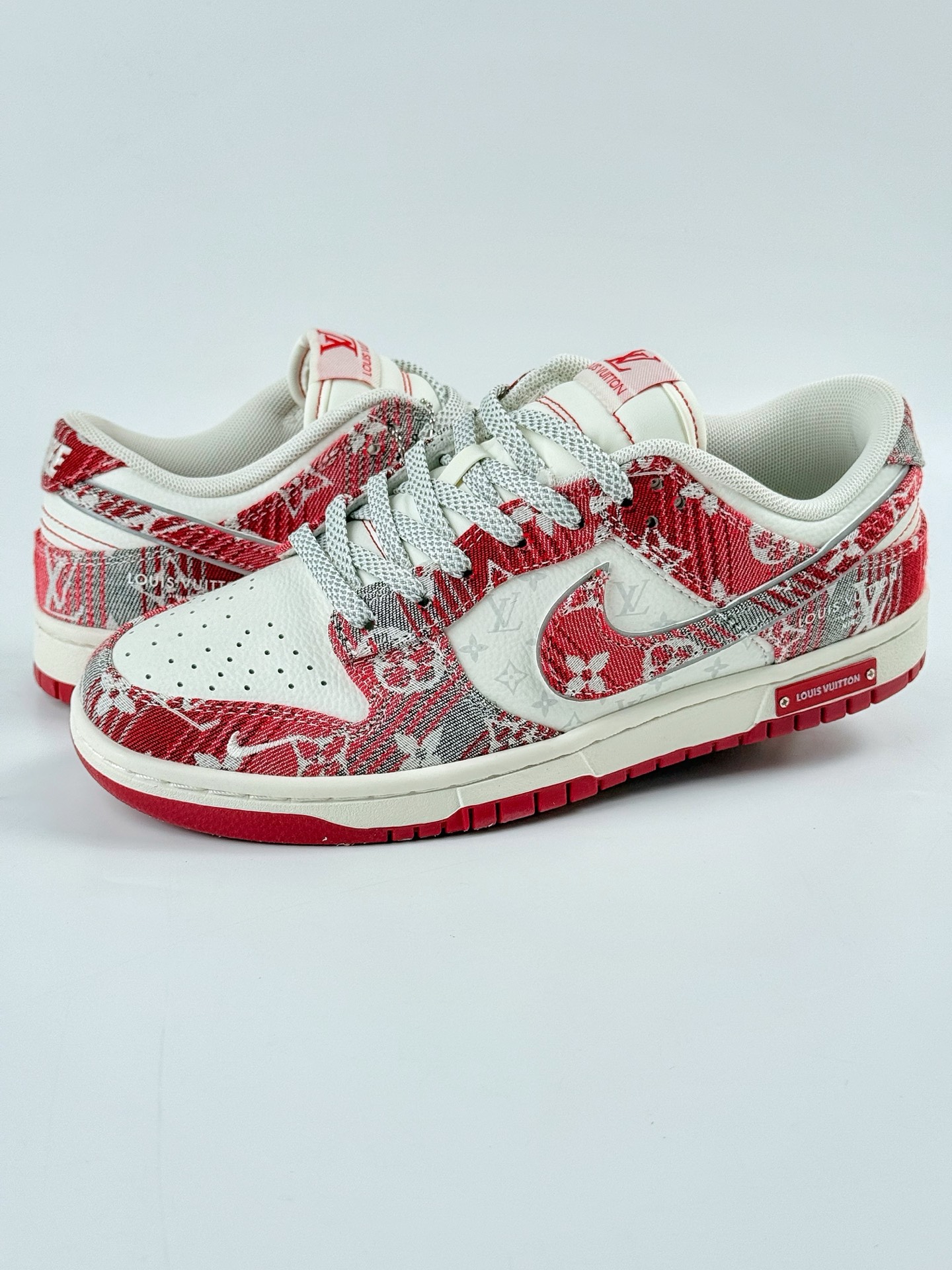 Nike SB Dunk Low x Louis Vuitton 白红小勾满天星  SC9772-809