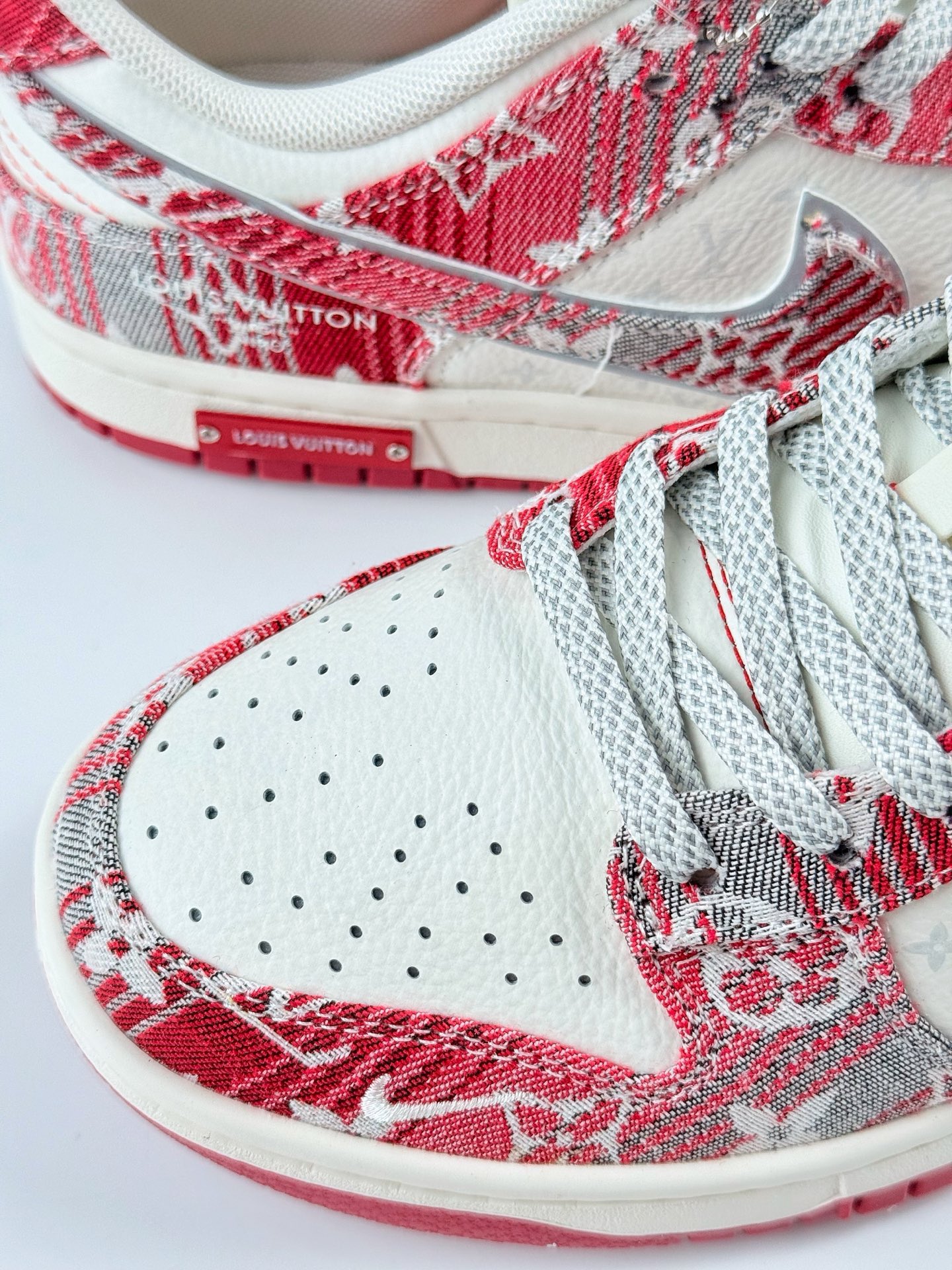 Nike SB Dunk Low x Louis Vuitton 白红小勾满天星  SC9772-809