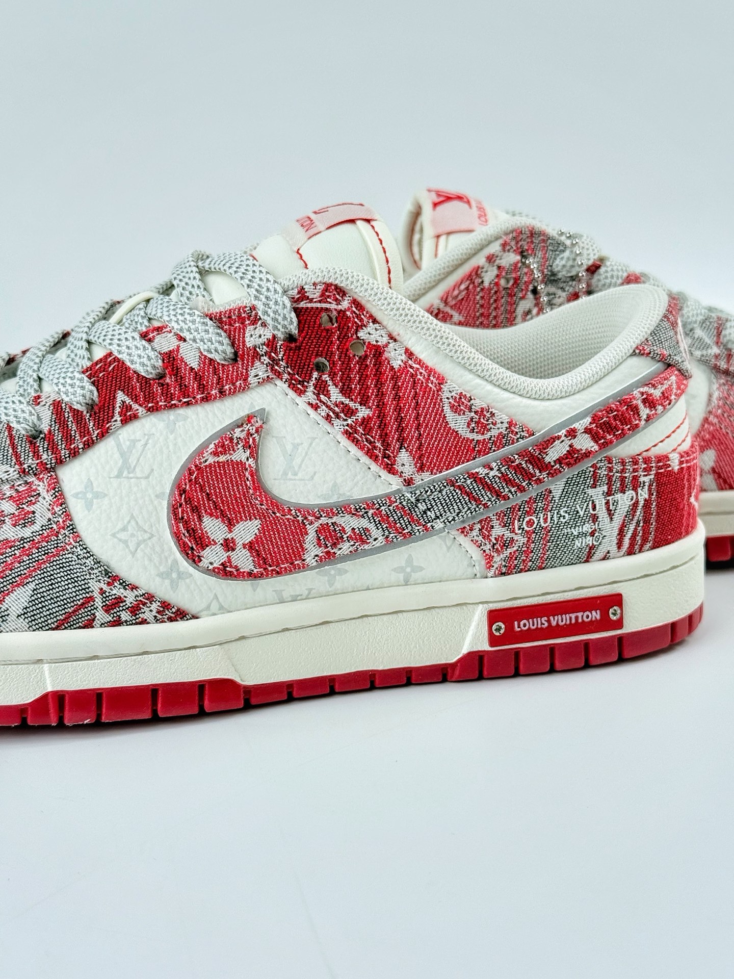 Nike SB Dunk Low x Louis Vuitton 白红小勾满天星  SC9772-809