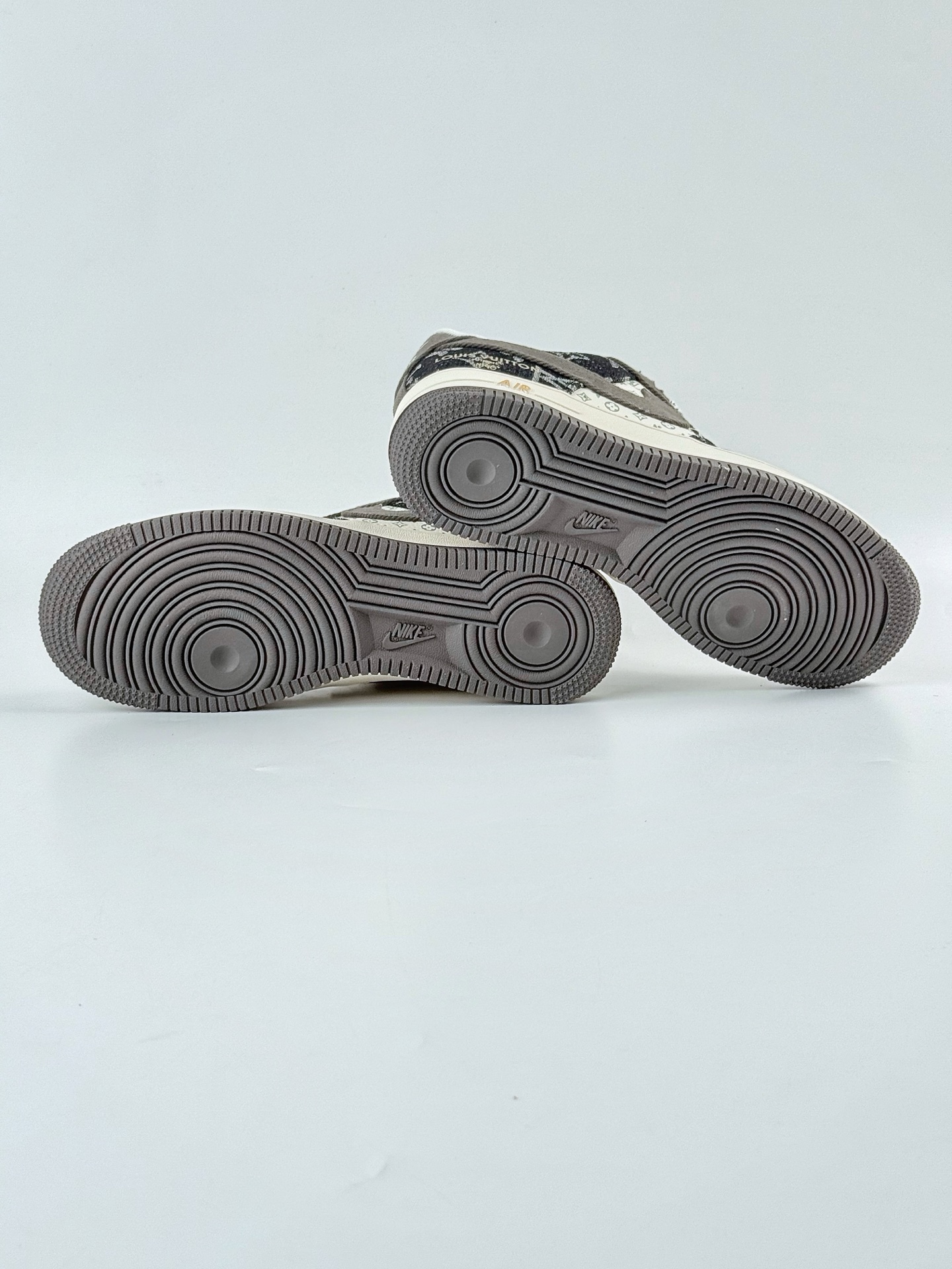 Nike Air Force 1 Low 07 x Louis Vuitton 黑白满天星 JJ2508-703 Nike Air Force 1 Low 07 x Louis Vuitton 黑白满天星 JJ2508-703