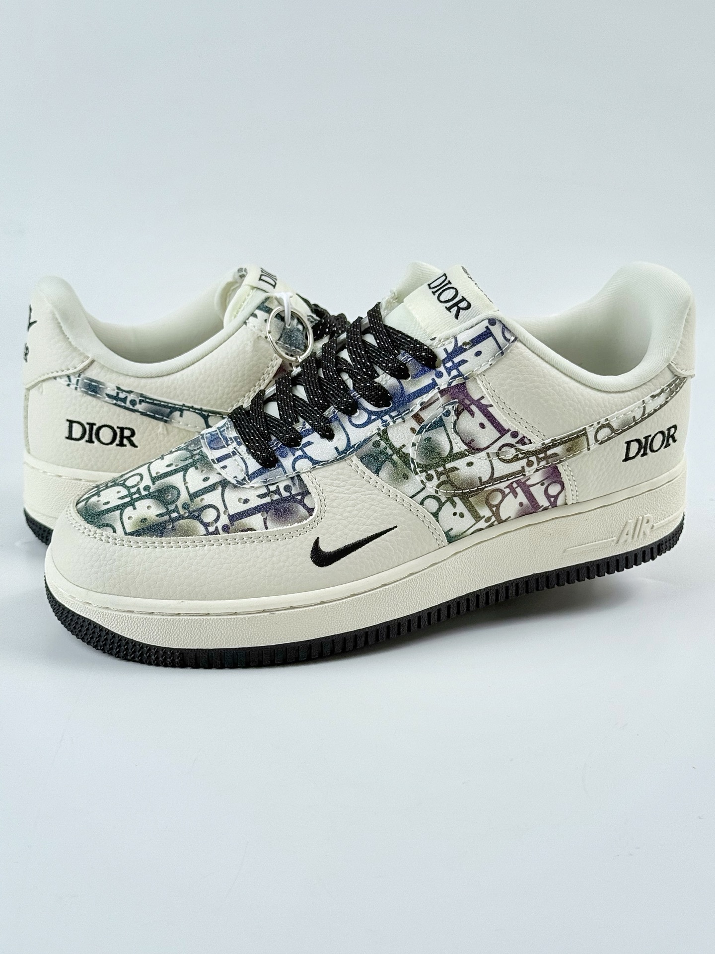 Nike Air Force 1 Low 07 x DIOR 白黑小勾满天星 DF0188-064 Nike Air Force 1 Low 07 x DIOR 白黑小勾满天星 DF0188-064