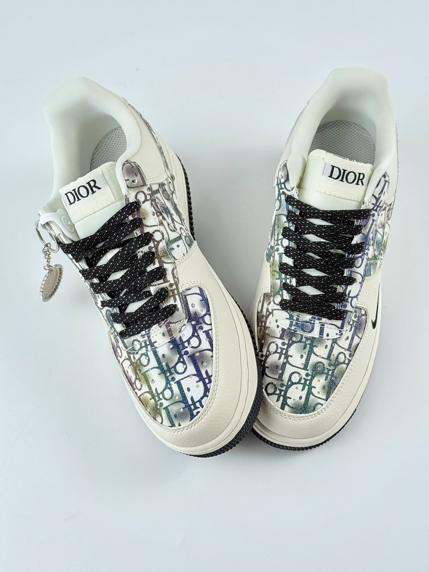 Nike Air Force 1 Low 07 x DIOR 白黑小勾满天星 DF0188-064 Nike Air Force 1 Low 07 x DIOR 白黑小勾满天星 DF0188-064