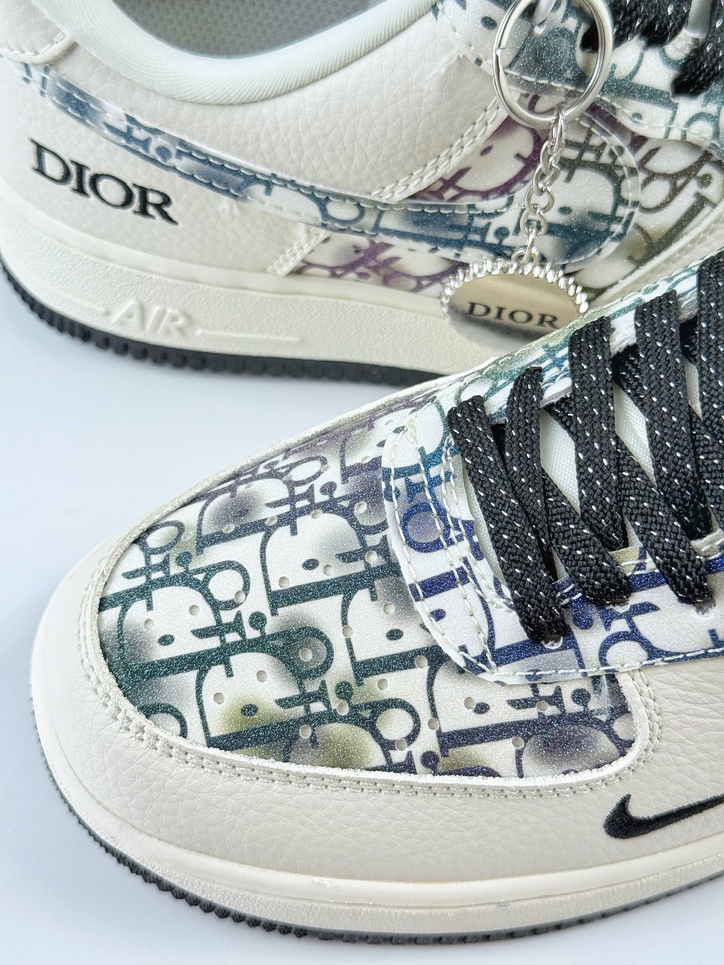 Nike Air Force 1 Low 07 x DIOR 白黑小勾满天星 DF0188-064 Nike Air Force 1 Low 07 x DIOR 白黑小勾满天星 DF0188-064