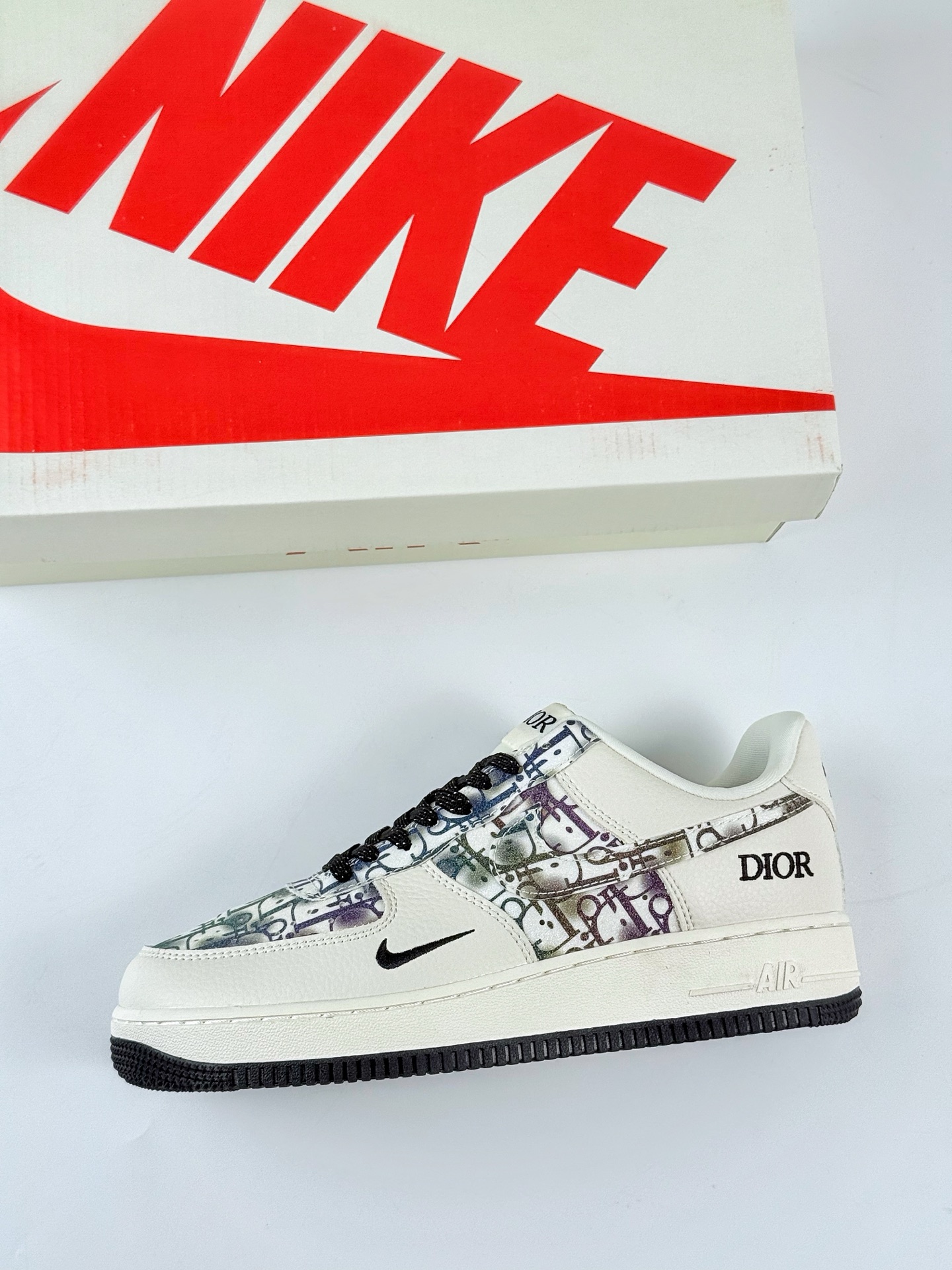 Nike Air Force 1 Low 07 x DIOR 白黑小勾满天星 DF0188-064 Nike Air Force 1 Low 07 x DIOR 白黑小勾满天星 DF0188-064