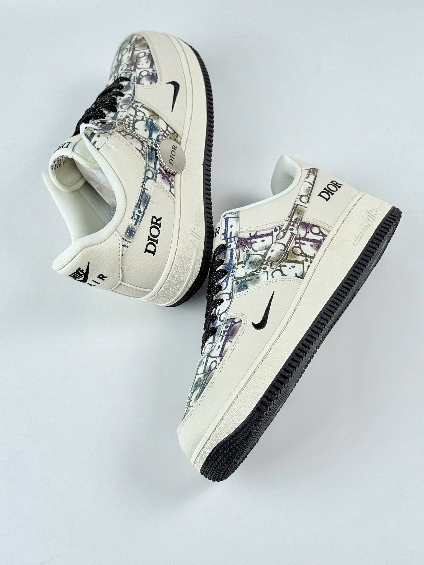 Nike Air Force 1 Low 07 x DIOR 白黑小勾满天星 DF0188-064 Nike Air Force 1 Low 07 x DIOR 白黑小勾满天星 DF0188-064